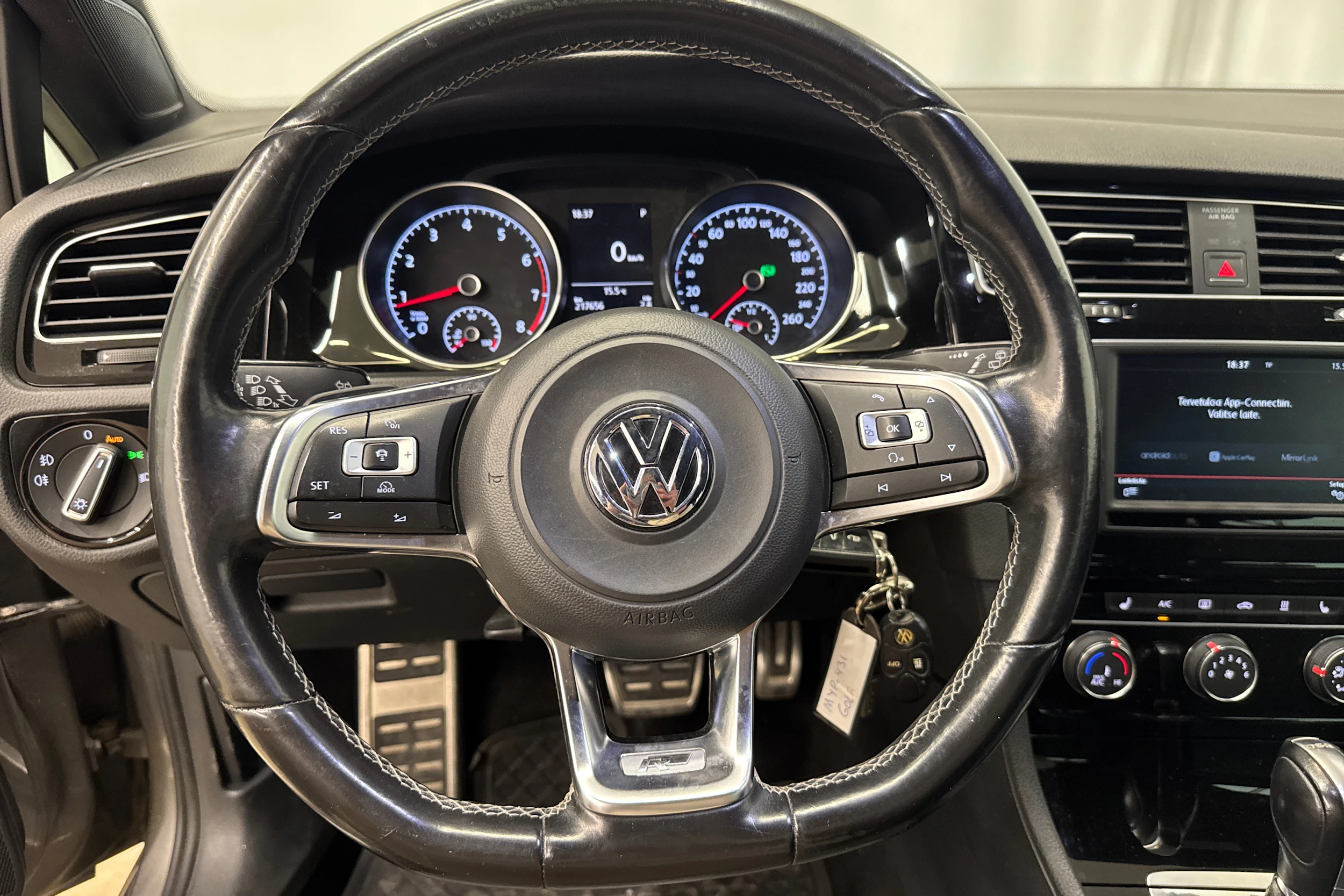 harmaa Volkswagen Golf 2016 kuva 21.