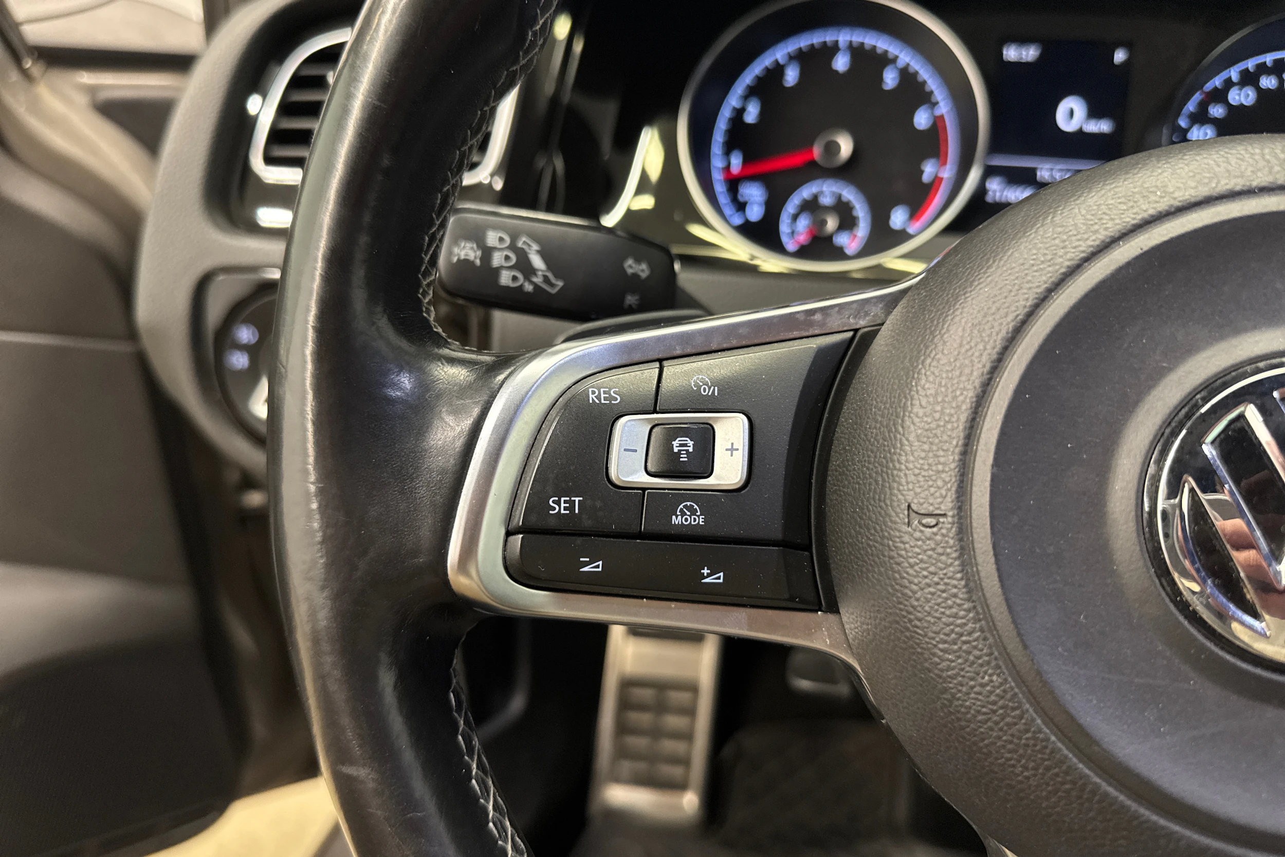 harmaa Volkswagen Golf 2016 kuva 22.