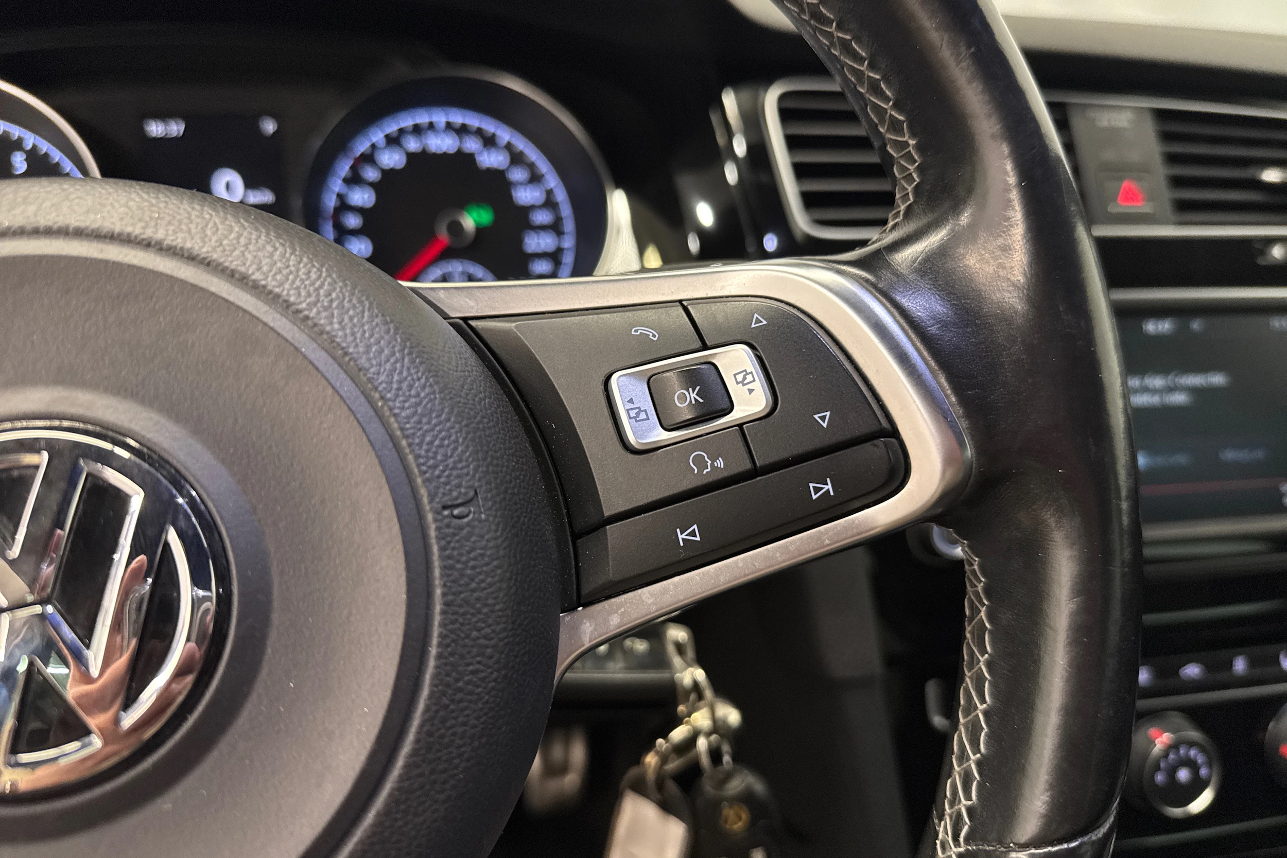 harmaa Volkswagen Golf 2016 kuva 23.