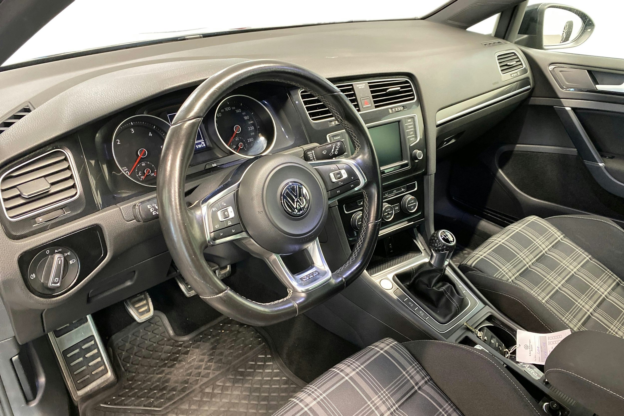 harmaa Volkswagen Golf 2016 kuva 10.