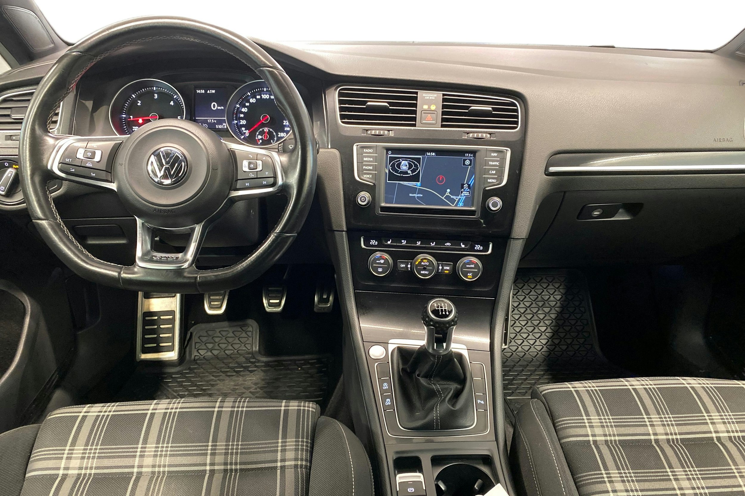 harmaa Volkswagen Golf 2016 kuva 12.