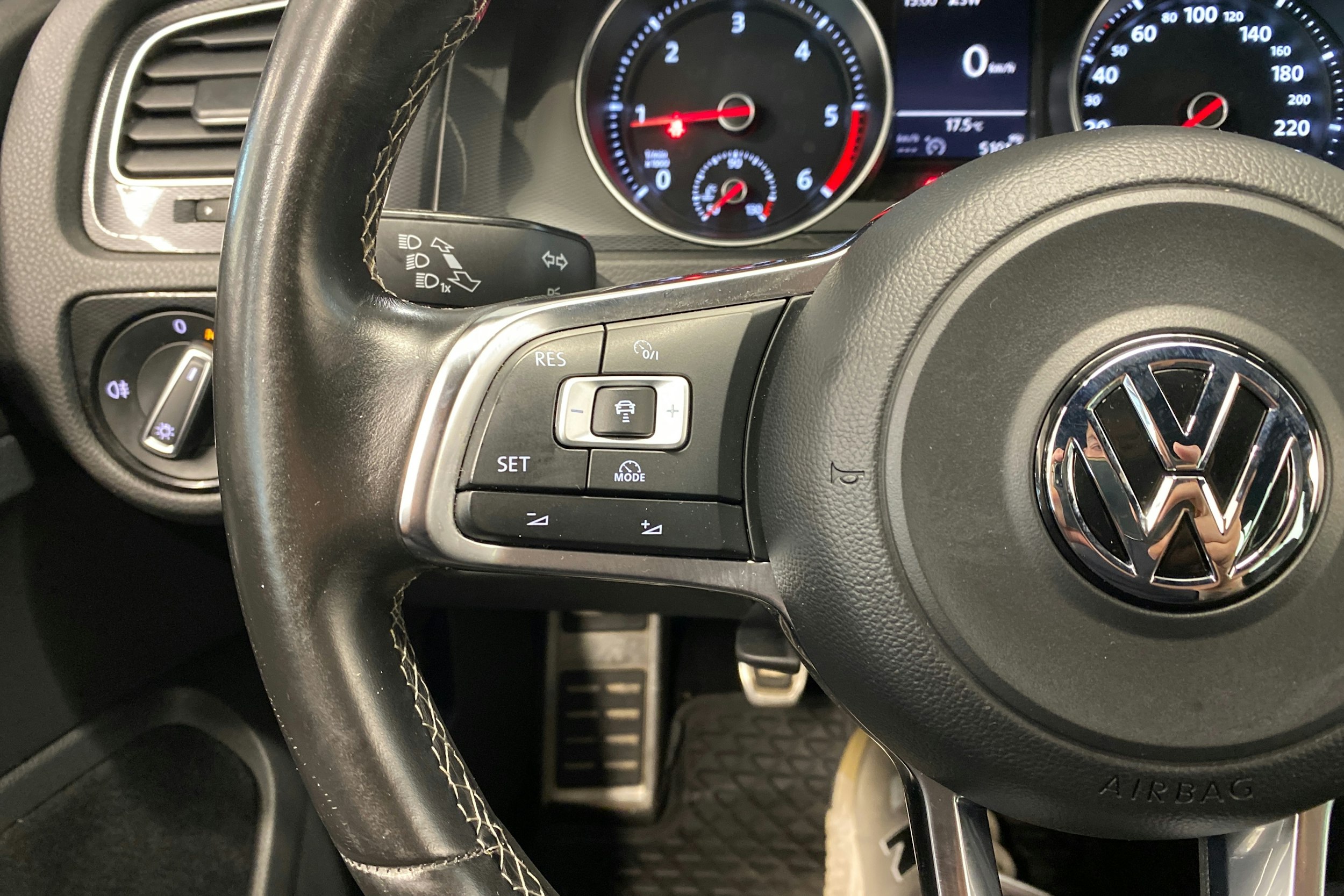 harmaa Volkswagen Golf 2016 kuva 19.