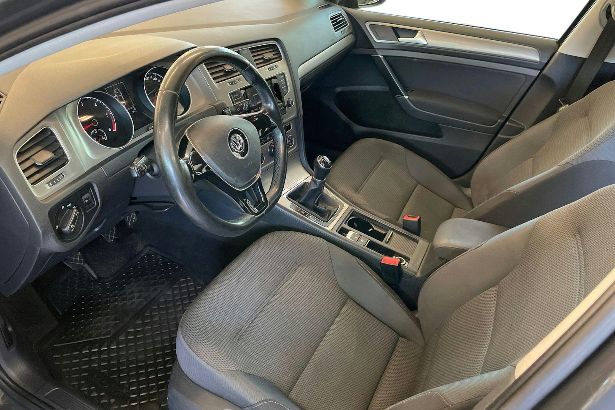 Harmaa Volkswagen GOLF 2016 kuva 7.