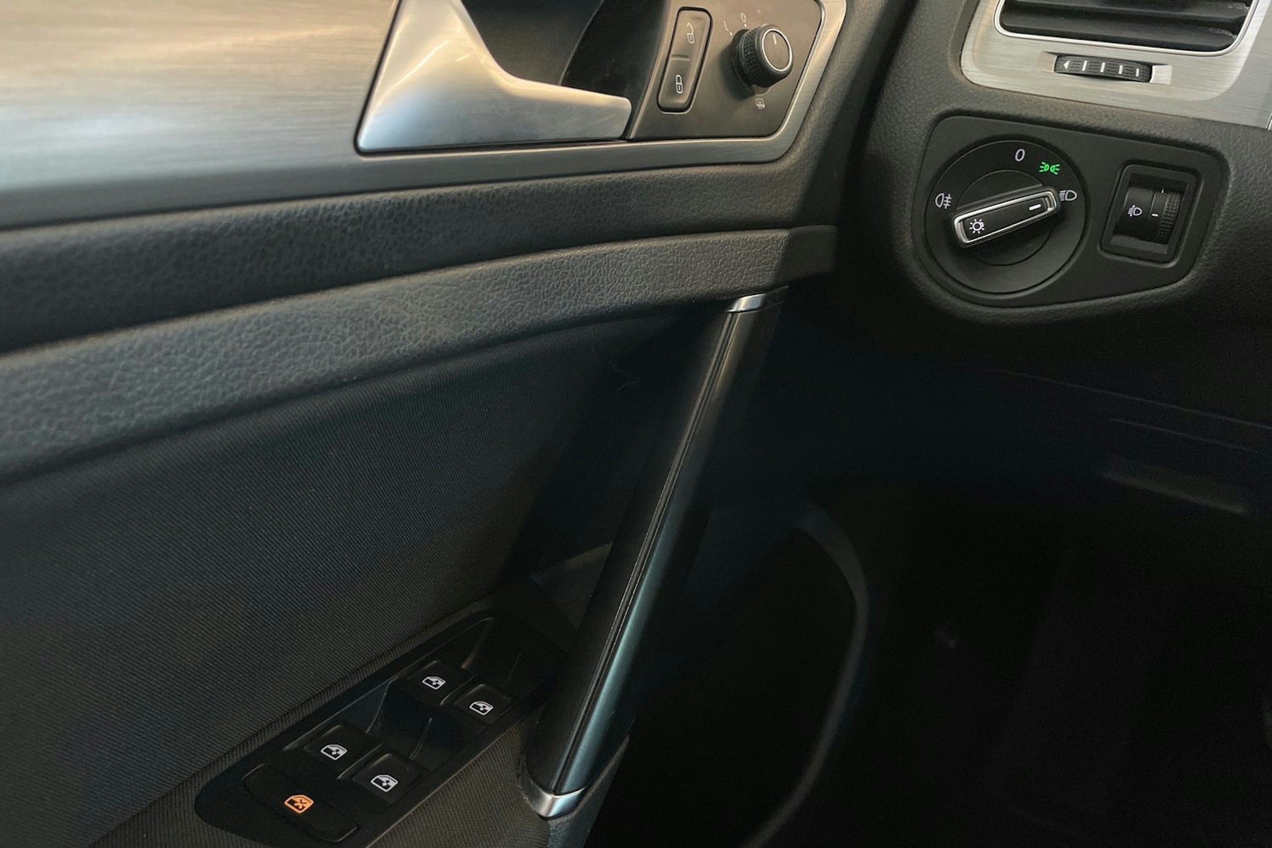 Harmaa Volkswagen GOLF 2016 kuva 19.
