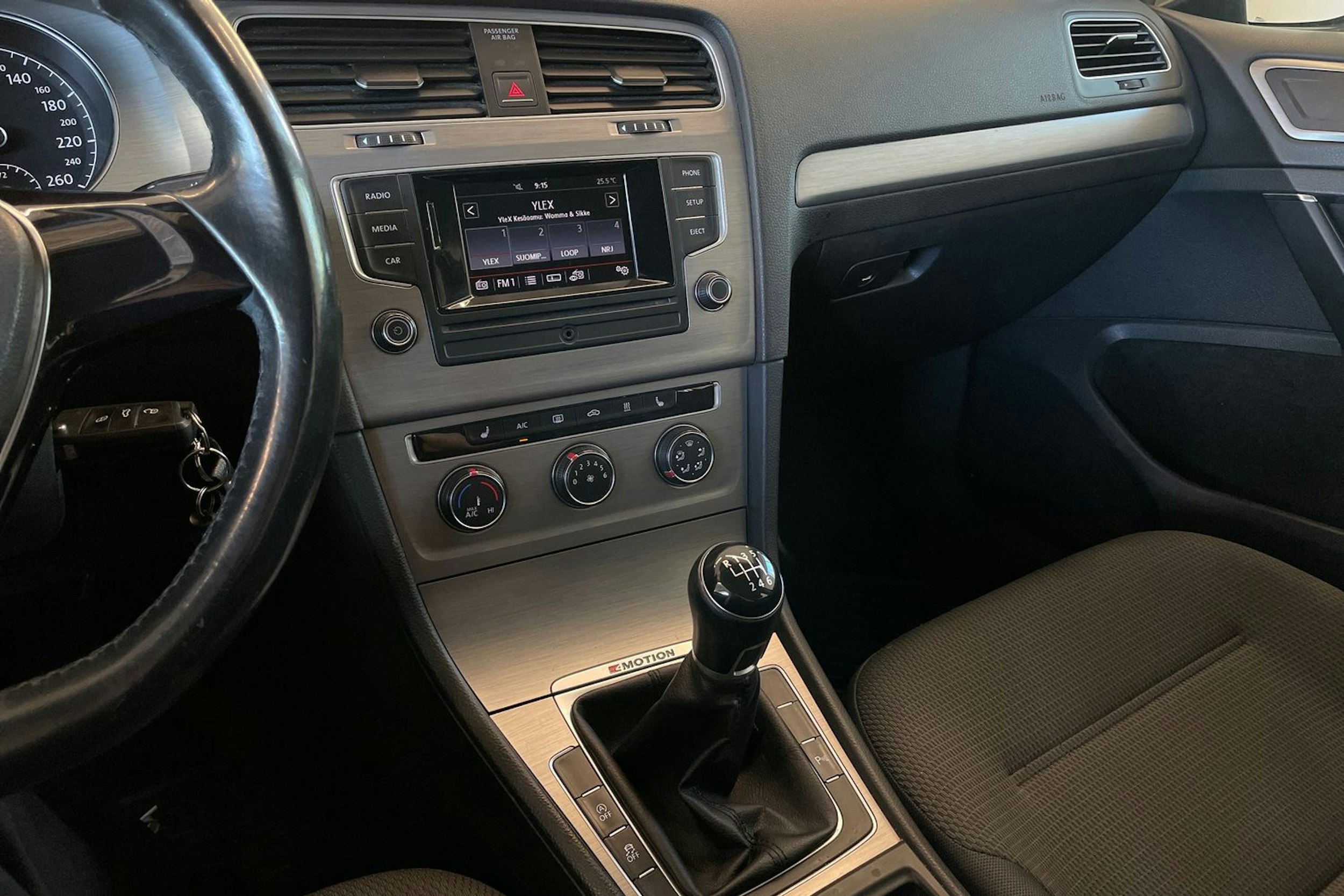 Harmaa Volkswagen GOLF 2016 kuva 20.