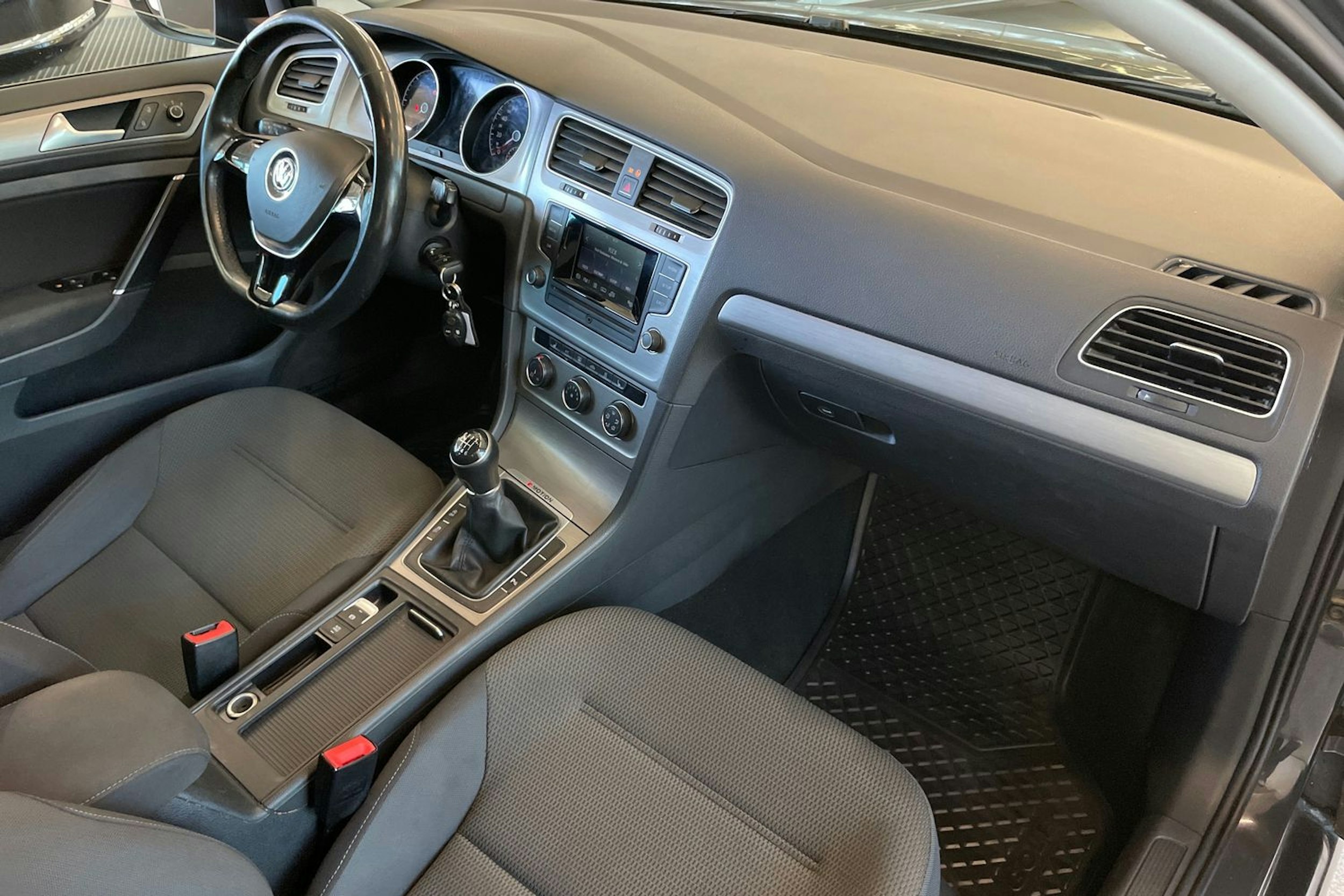 Harmaa Volkswagen GOLF 2016 kuva 24.