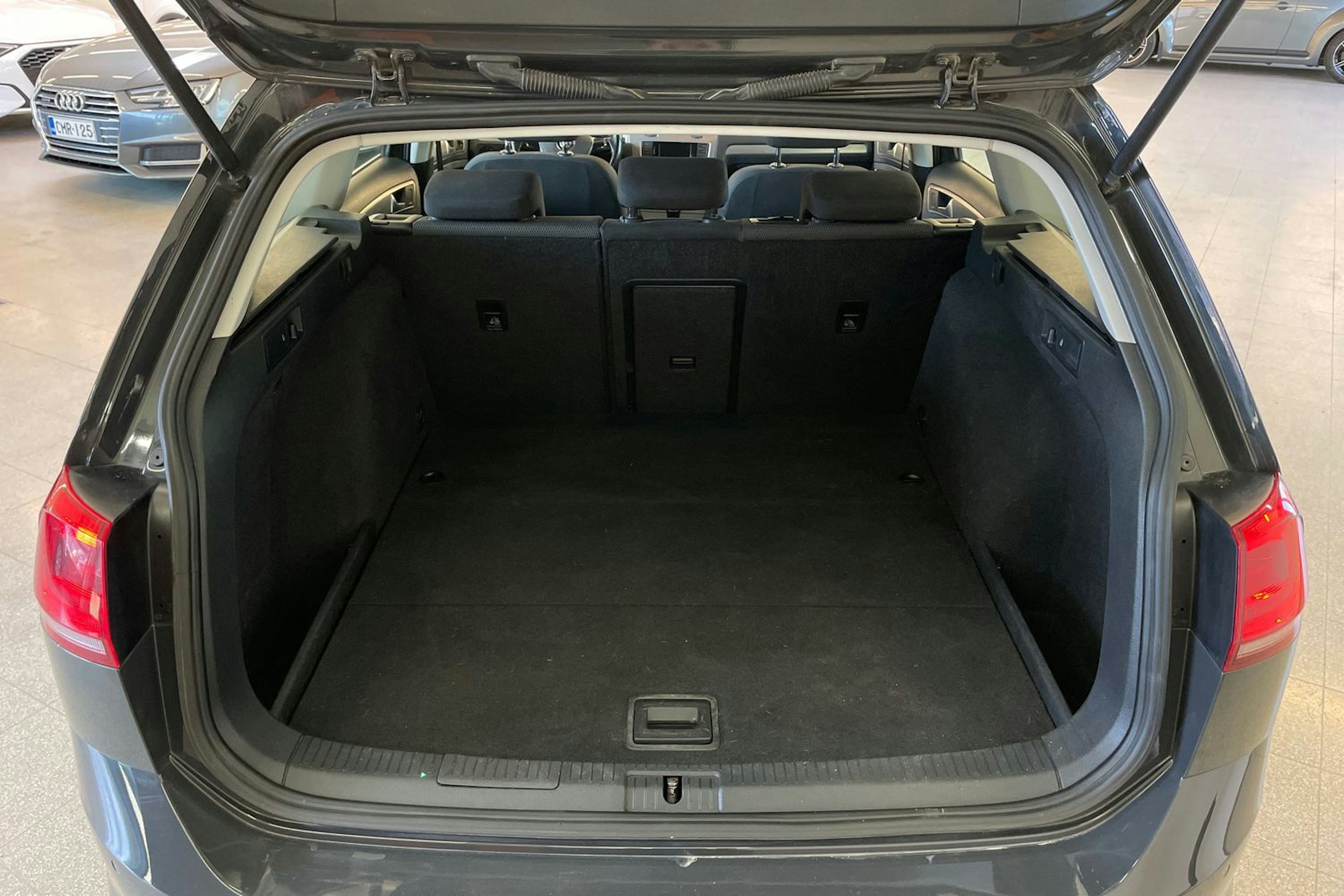 Harmaa Volkswagen GOLF 2016 kuva 25.