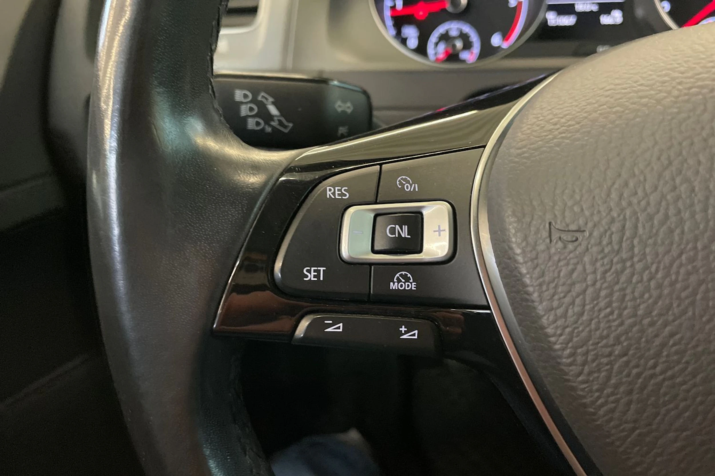 musta Volkswagen Golf 2016 kuva 13.