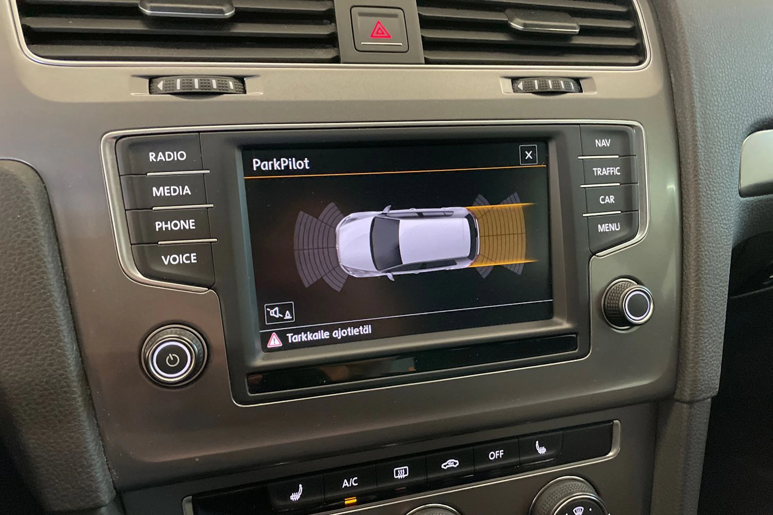 musta Volkswagen Golf 2016 kuva 15.