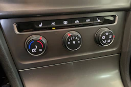 musta Volkswagen Golf 2016 kuva 16.