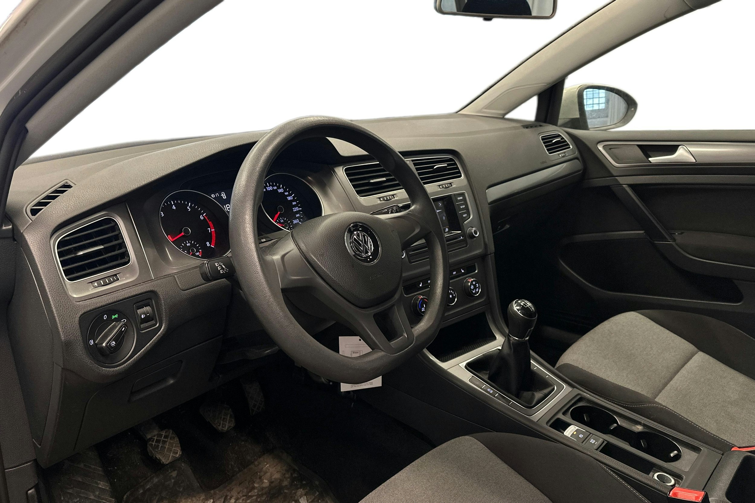 valkoinen Volkswagen Golf 2016 kuva 3.