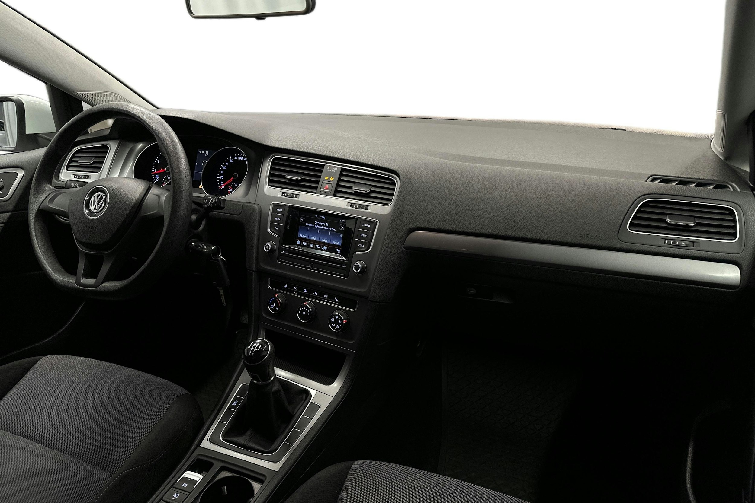 valkoinen Volkswagen Golf 2016 kuva 9.