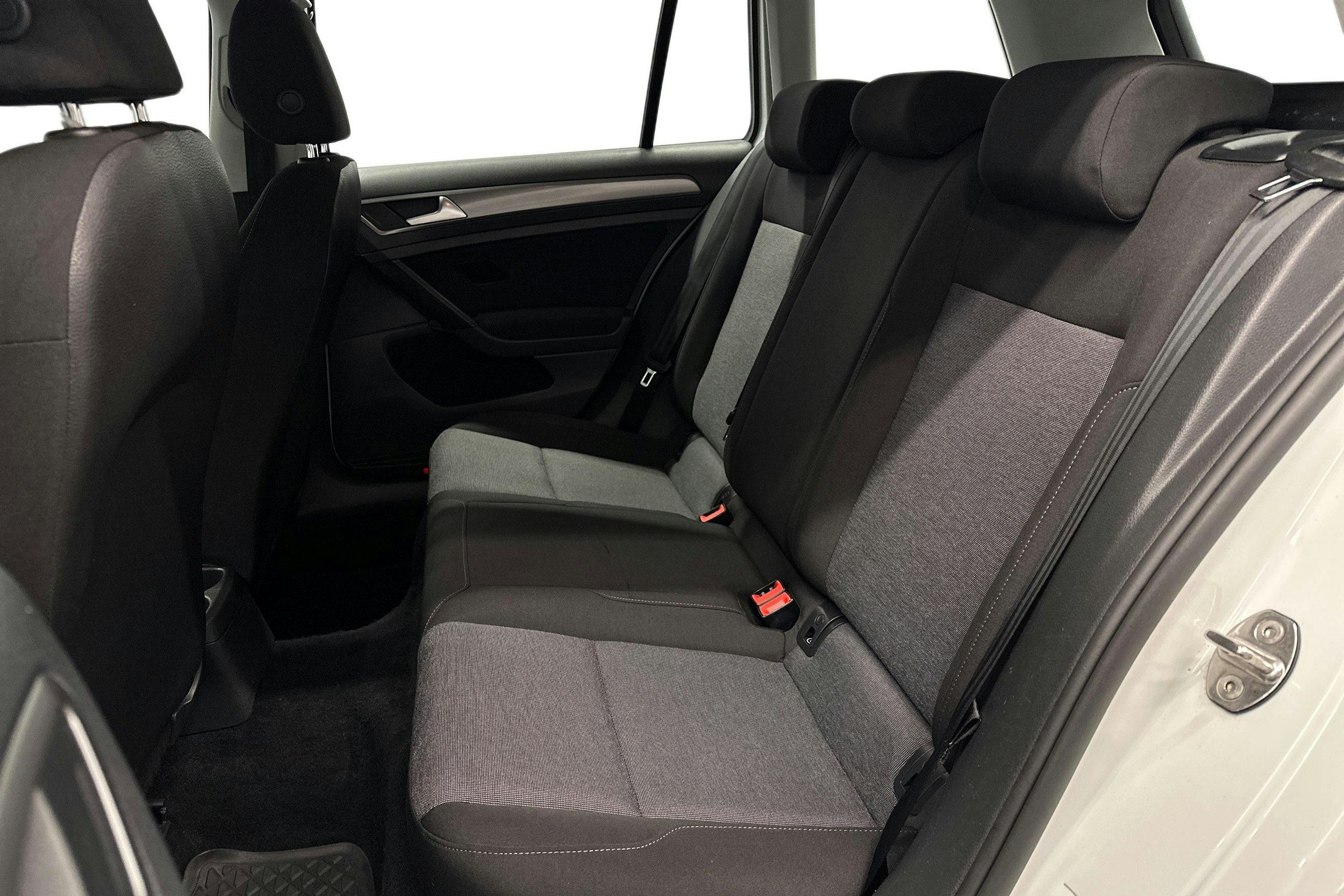 valkoinen Volkswagen Golf 2016 kuva 10.