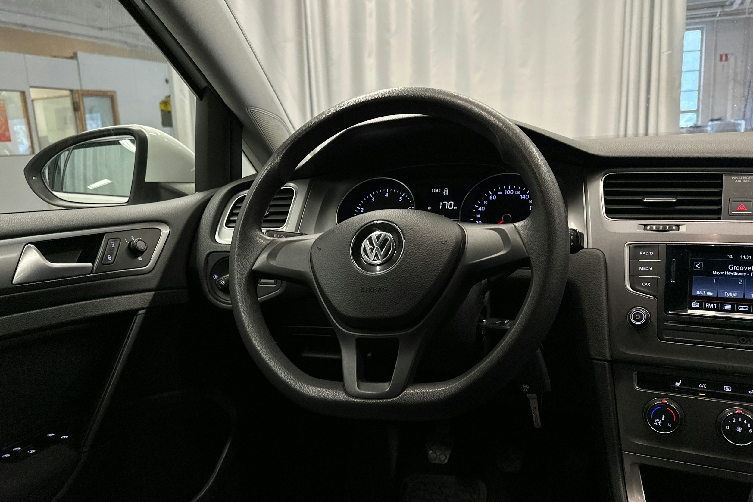 valkoinen Volkswagen Golf 2016 kuva 16.