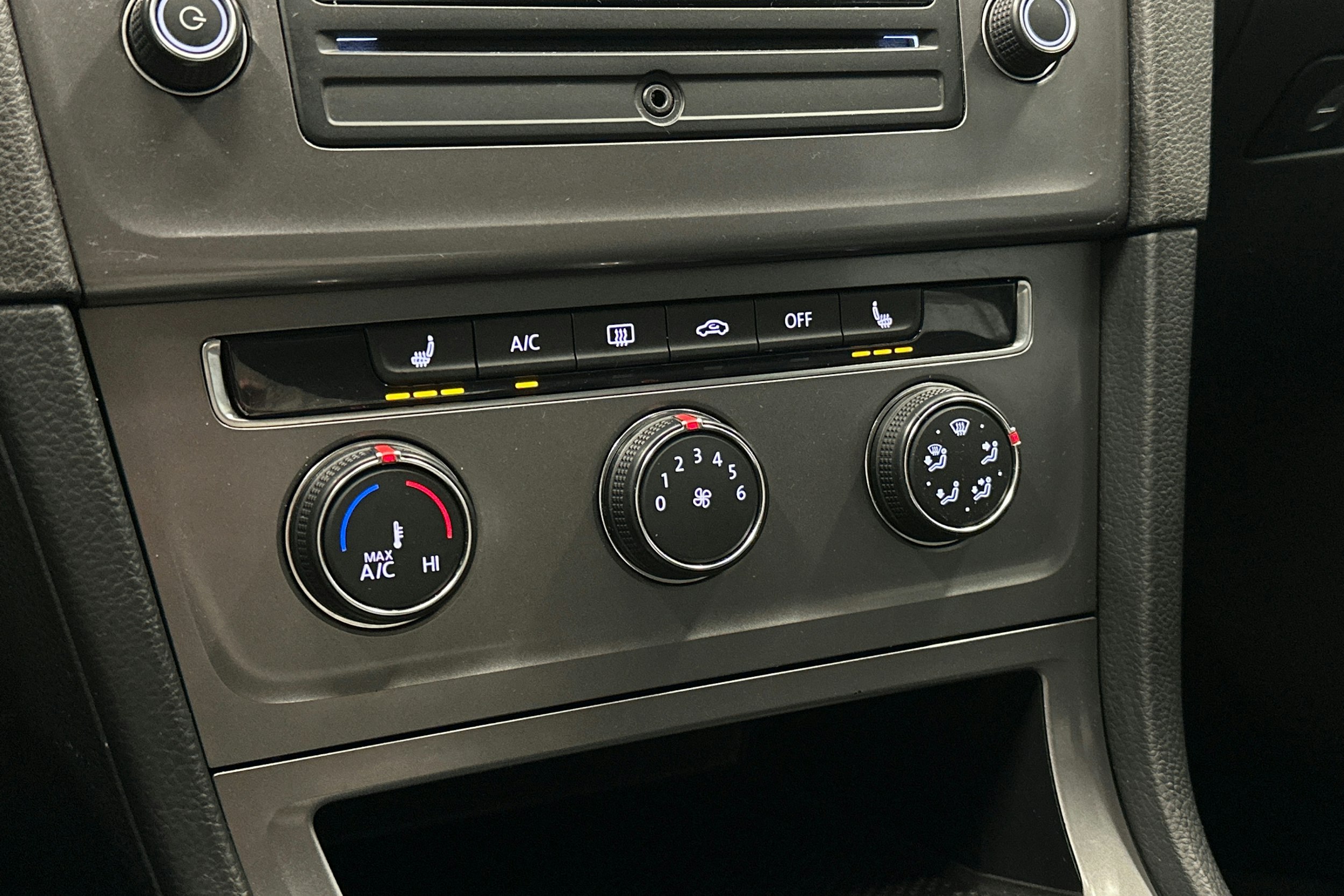 valkoinen Volkswagen Golf 2016 kuva 21.