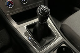 valkoinen Volkswagen Golf 2016 kuva 22.