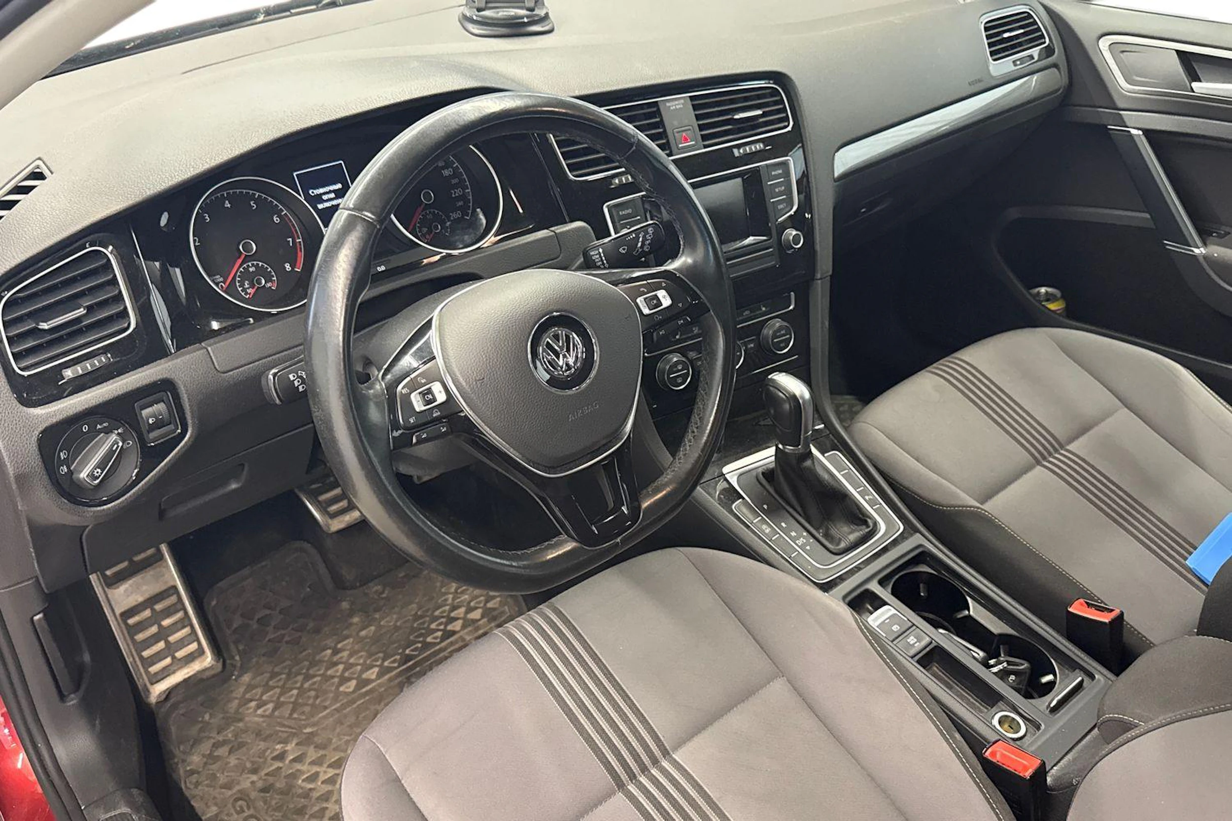 punainen Volkswagen Golf 2016 kuva 3.