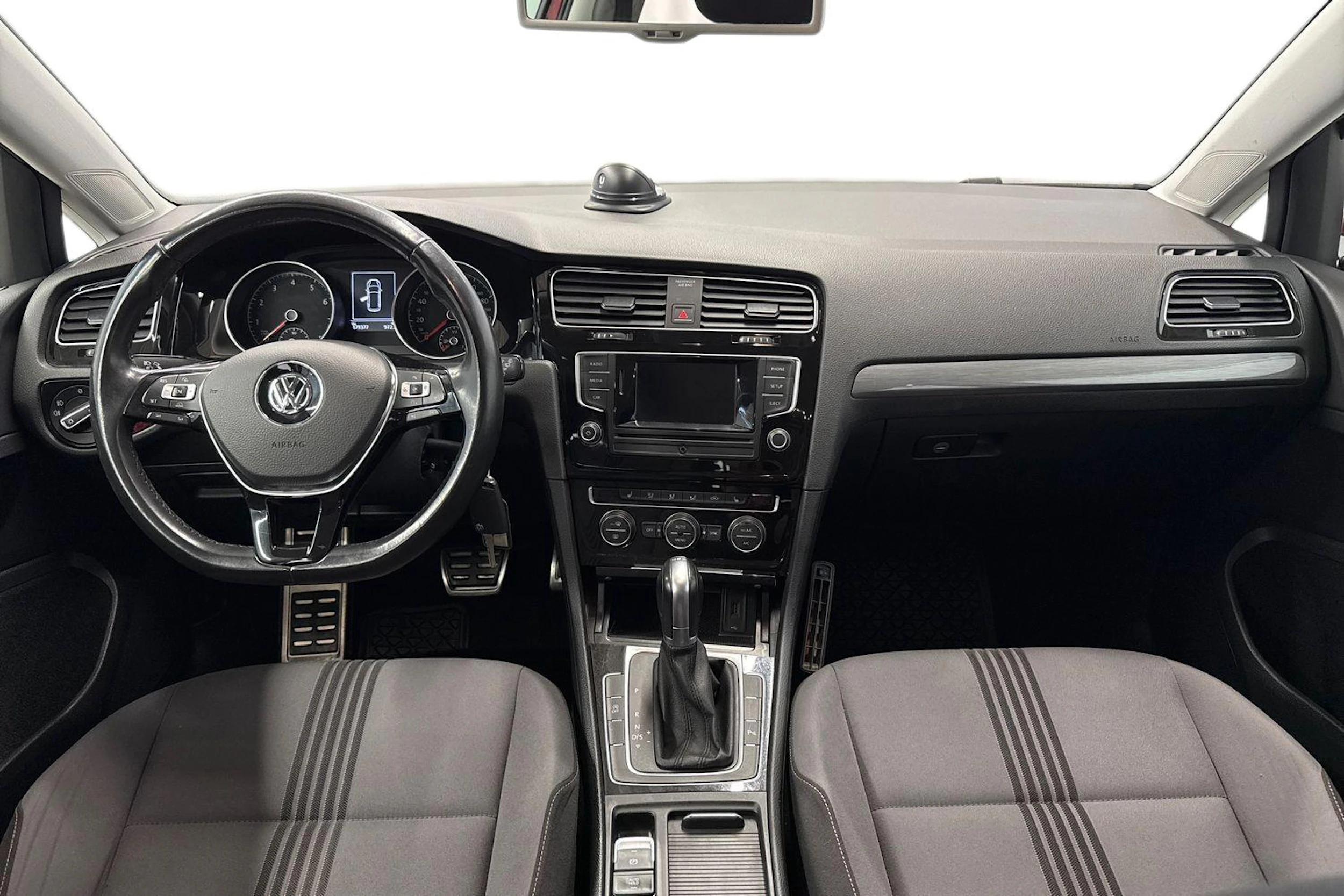punainen Volkswagen Golf 2016 kuva 9.
