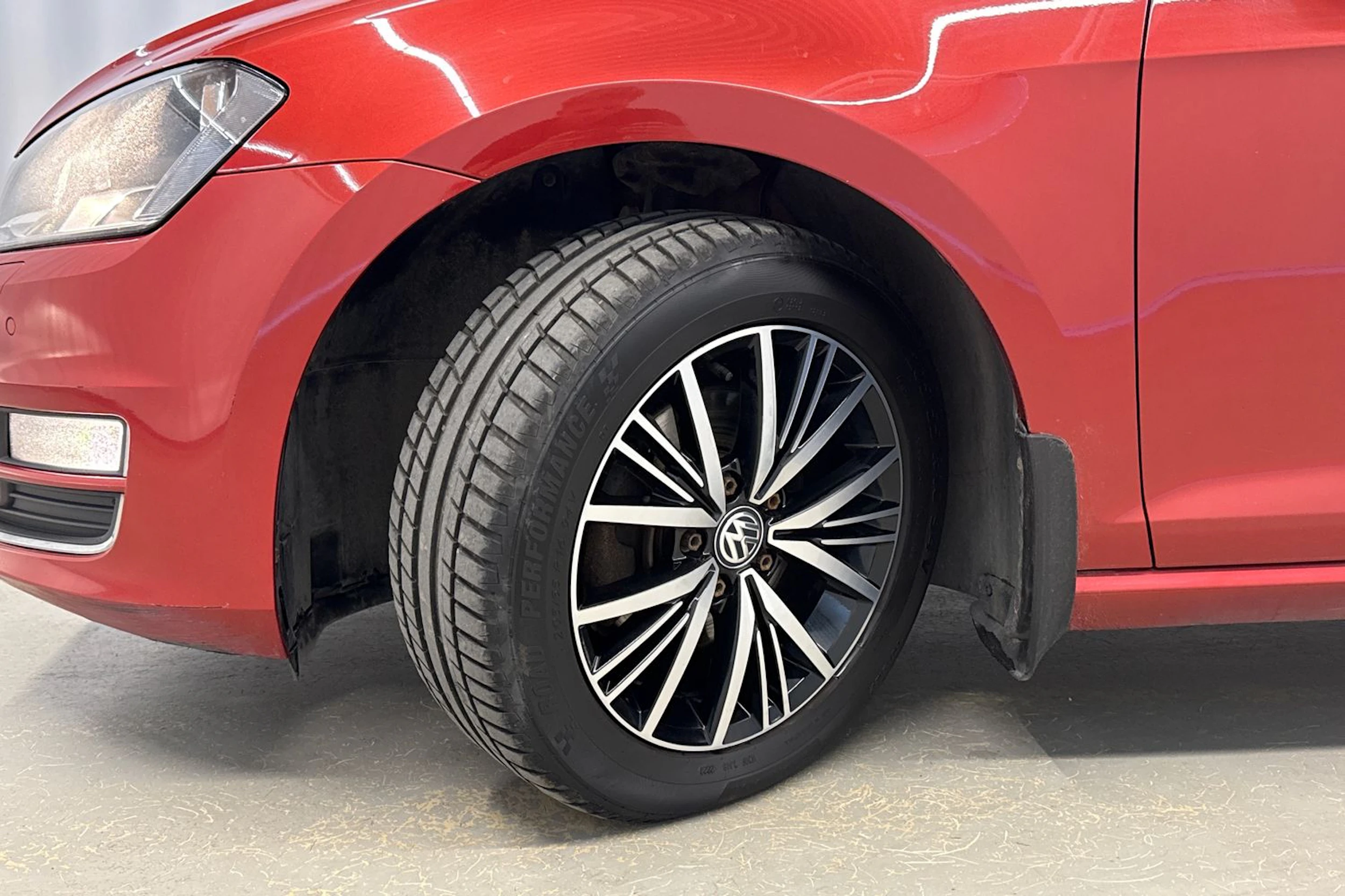 punainen Volkswagen Golf 2016 kuva 13.
