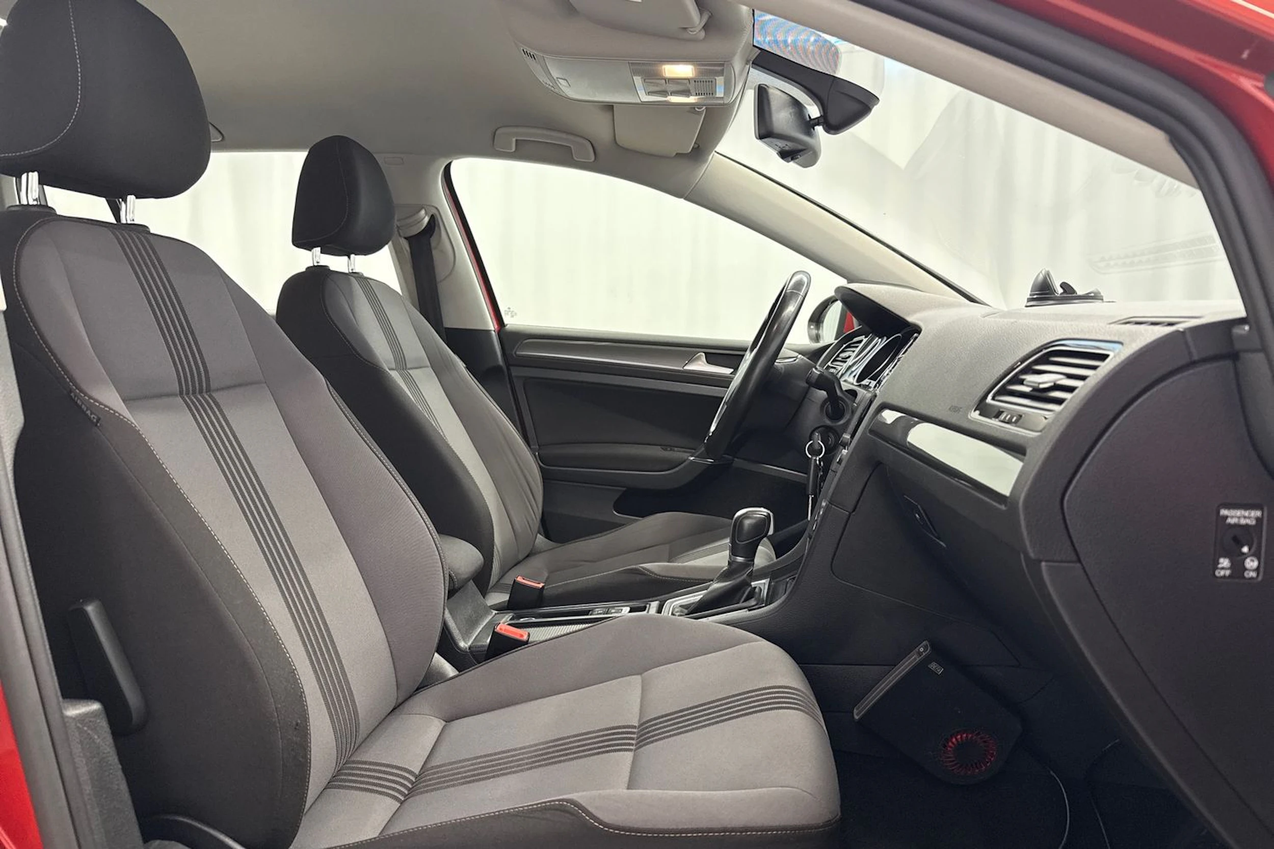 punainen Volkswagen Golf 2016 kuva 15.