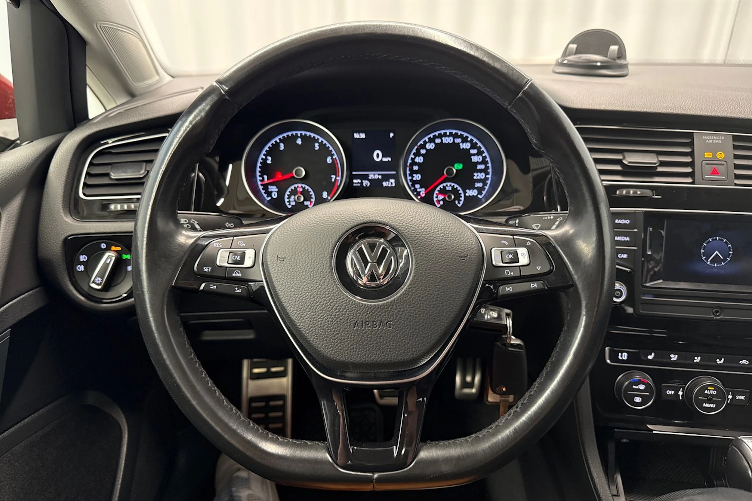 punainen Volkswagen Golf 2016 kuva 19.