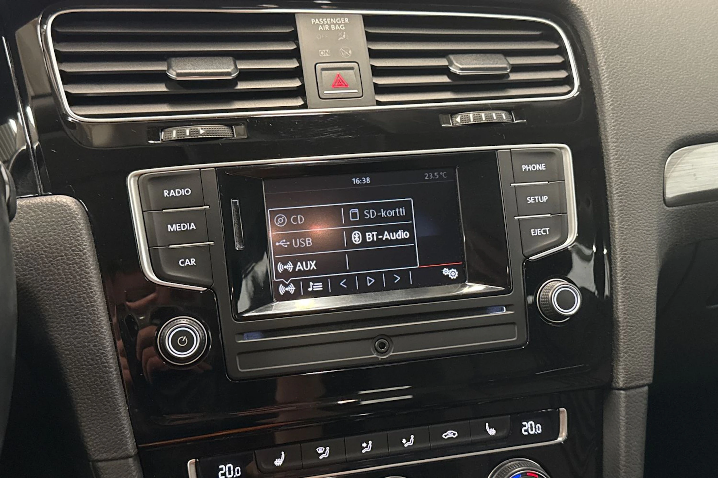 punainen Volkswagen Golf 2016 kuva 21.