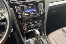 punainen Volkswagen Golf 2016 kuva 22.