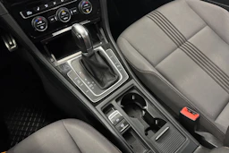 punainen Volkswagen Golf 2016 kuva 23.