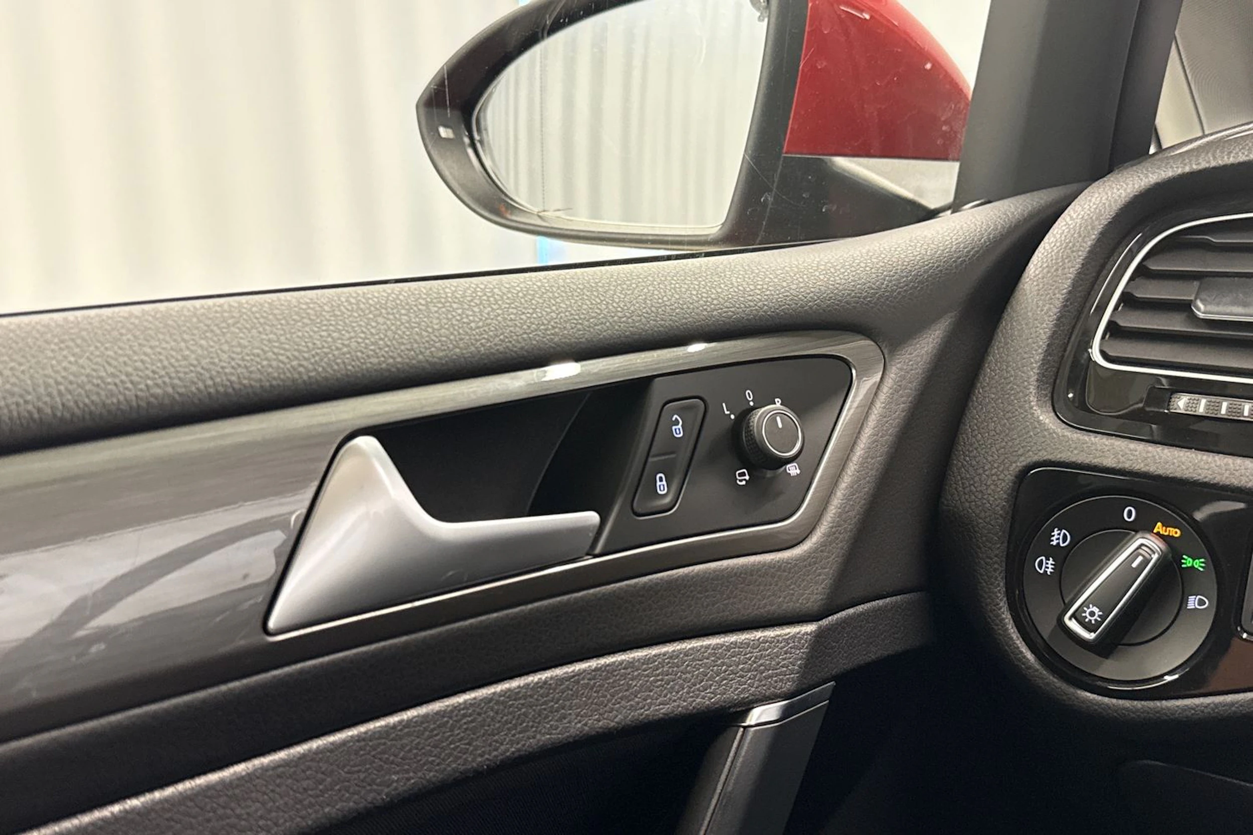 punainen Volkswagen Golf 2016 kuva 24.