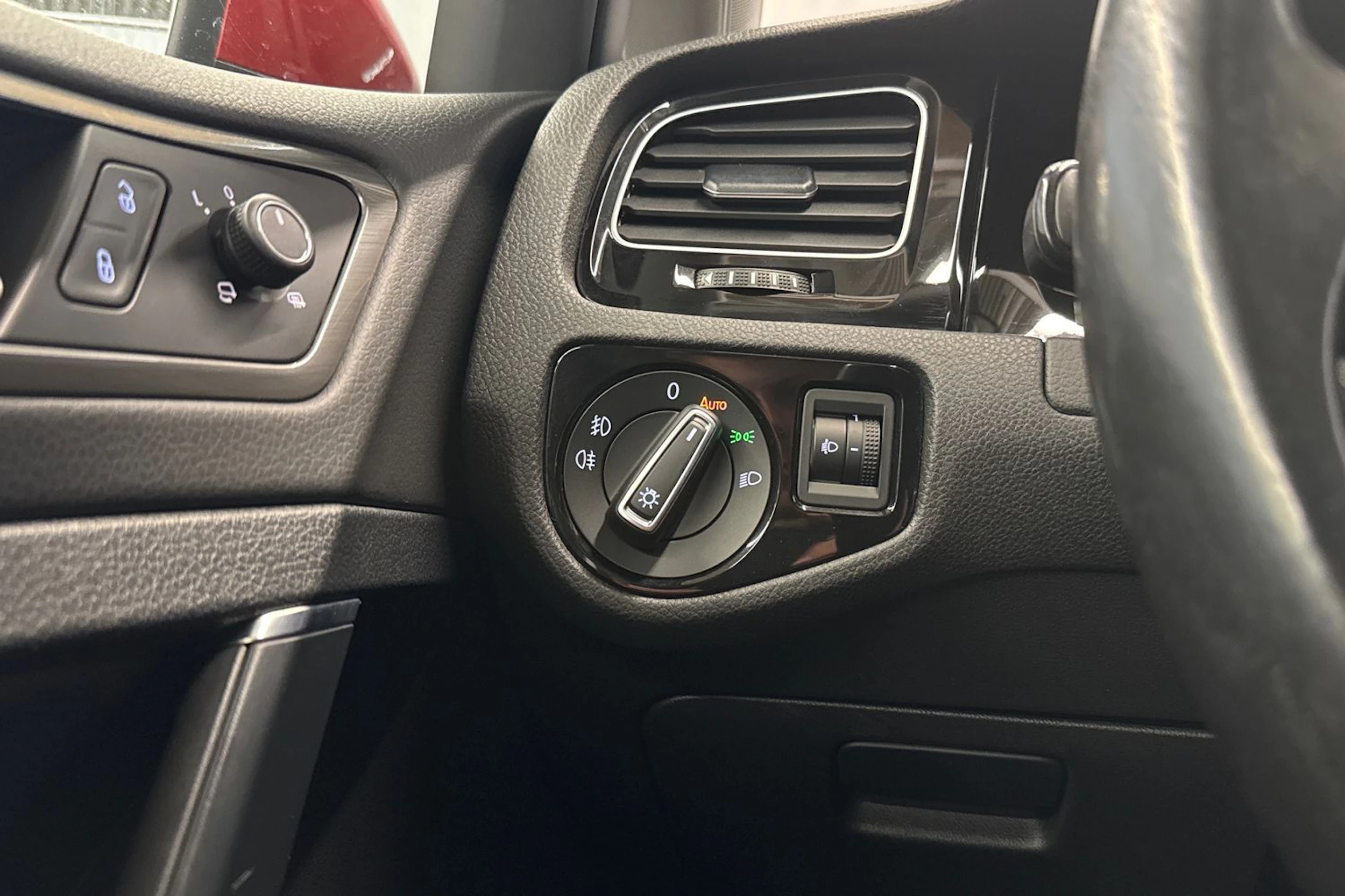 punainen Volkswagen Golf 2016 kuva 25.
