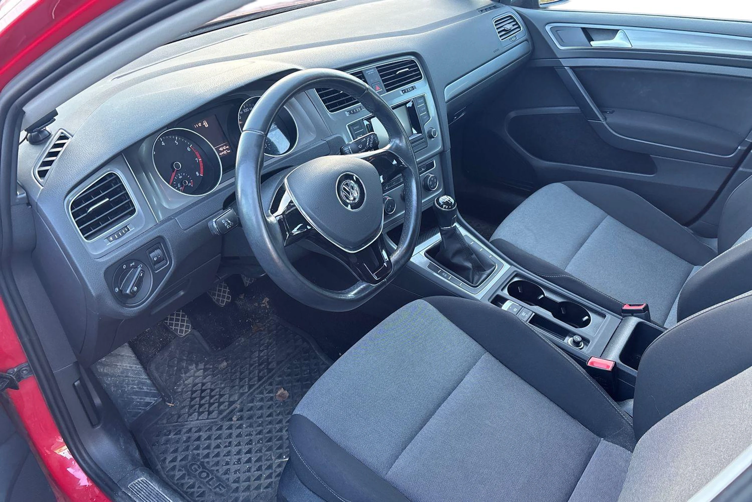 punainen Volkswagen Golf 2016 kuva 3.