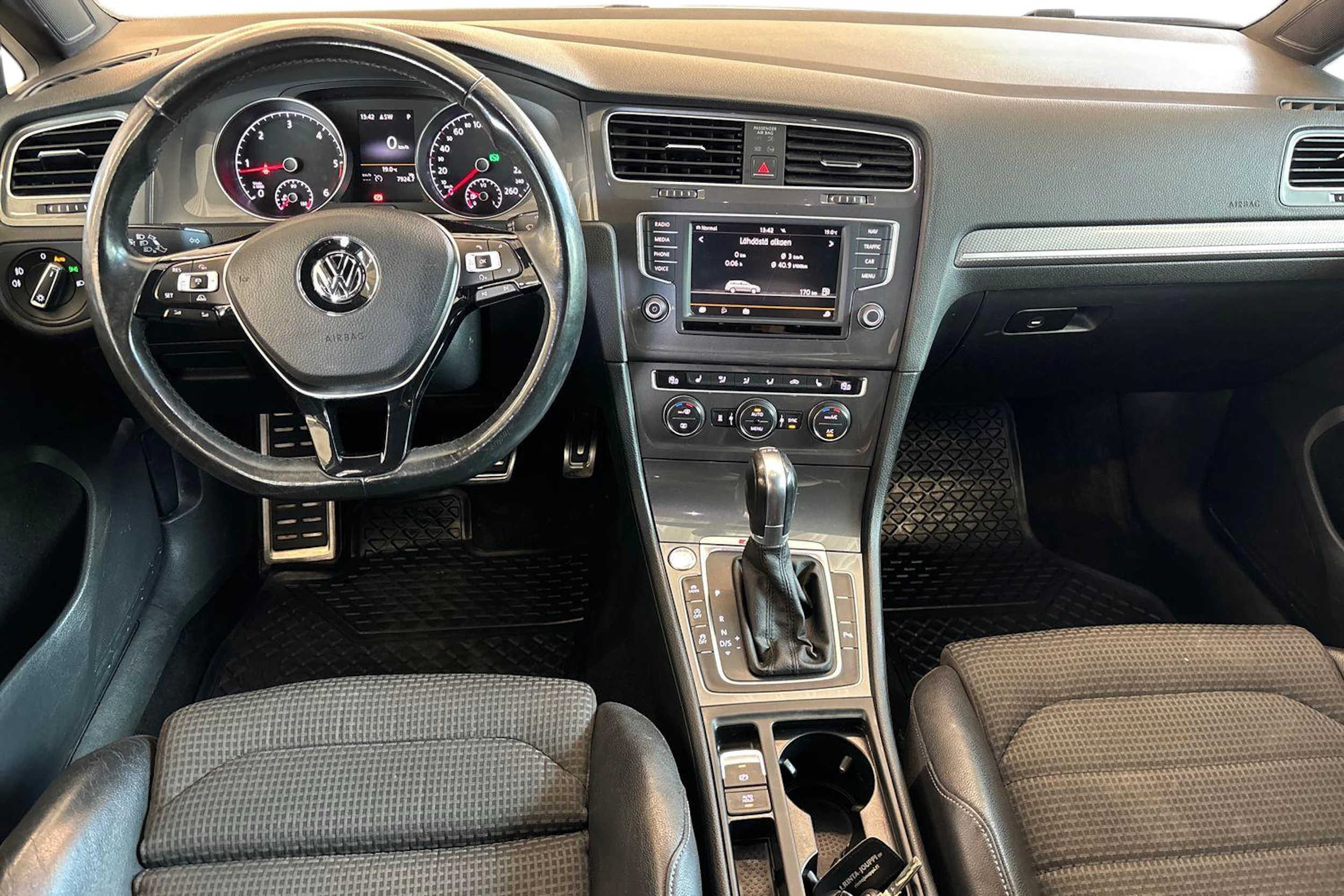 Valkoinen Volkswagen GOLF 2016 kuva 7.