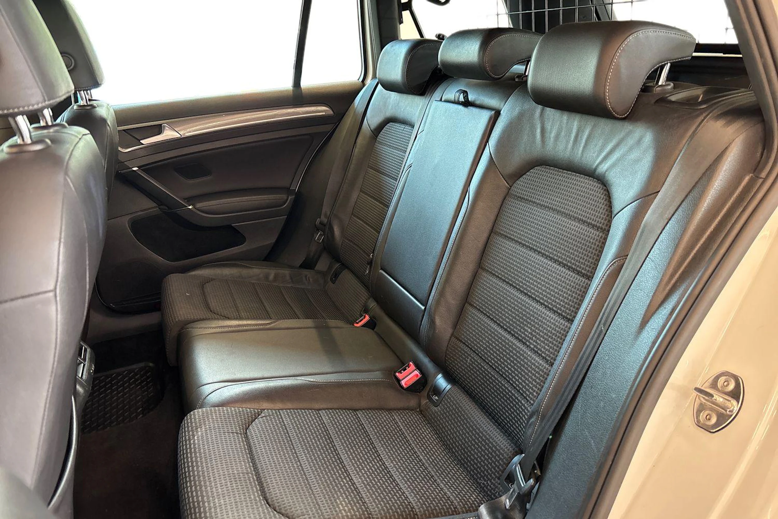 Valkoinen Volkswagen GOLF 2016 kuva 8.