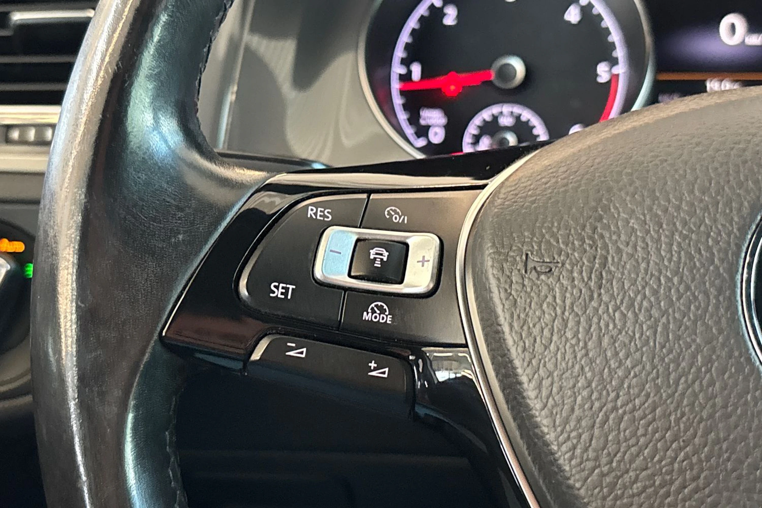 Valkoinen Volkswagen GOLF 2016 kuva 13.