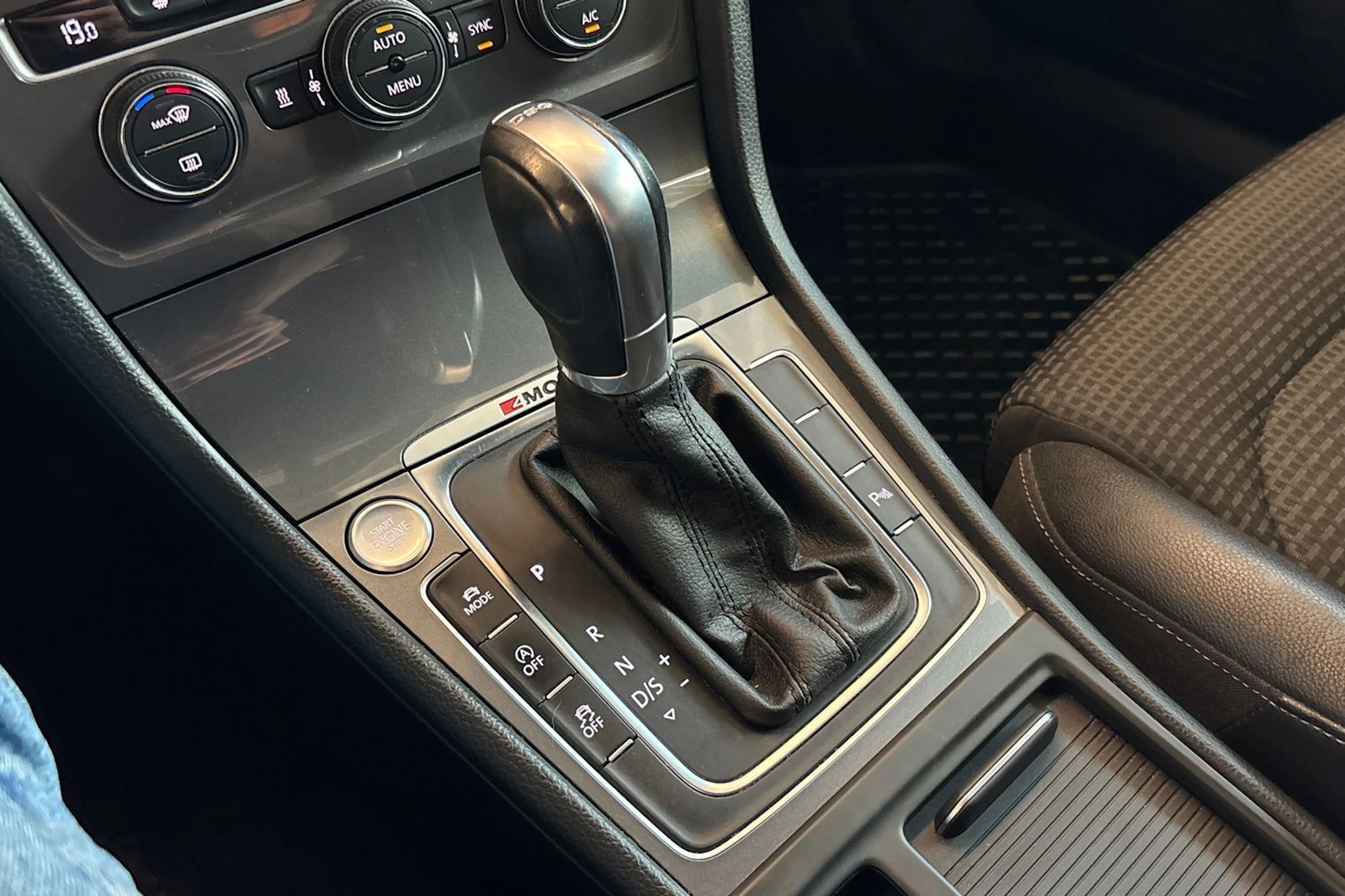 Valkoinen Volkswagen GOLF 2016 kuva 17.