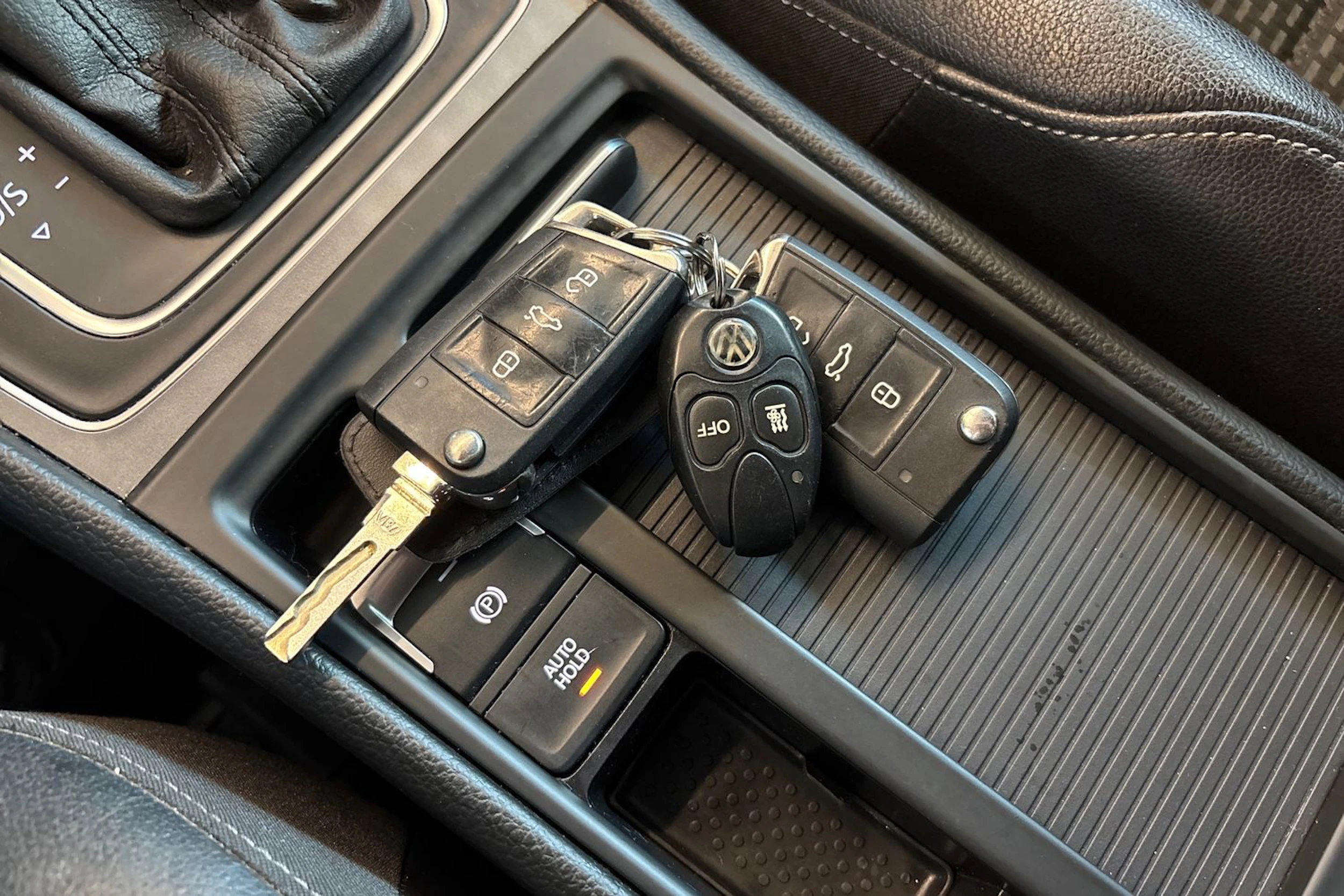 Valkoinen Volkswagen GOLF 2016 kuva 18.