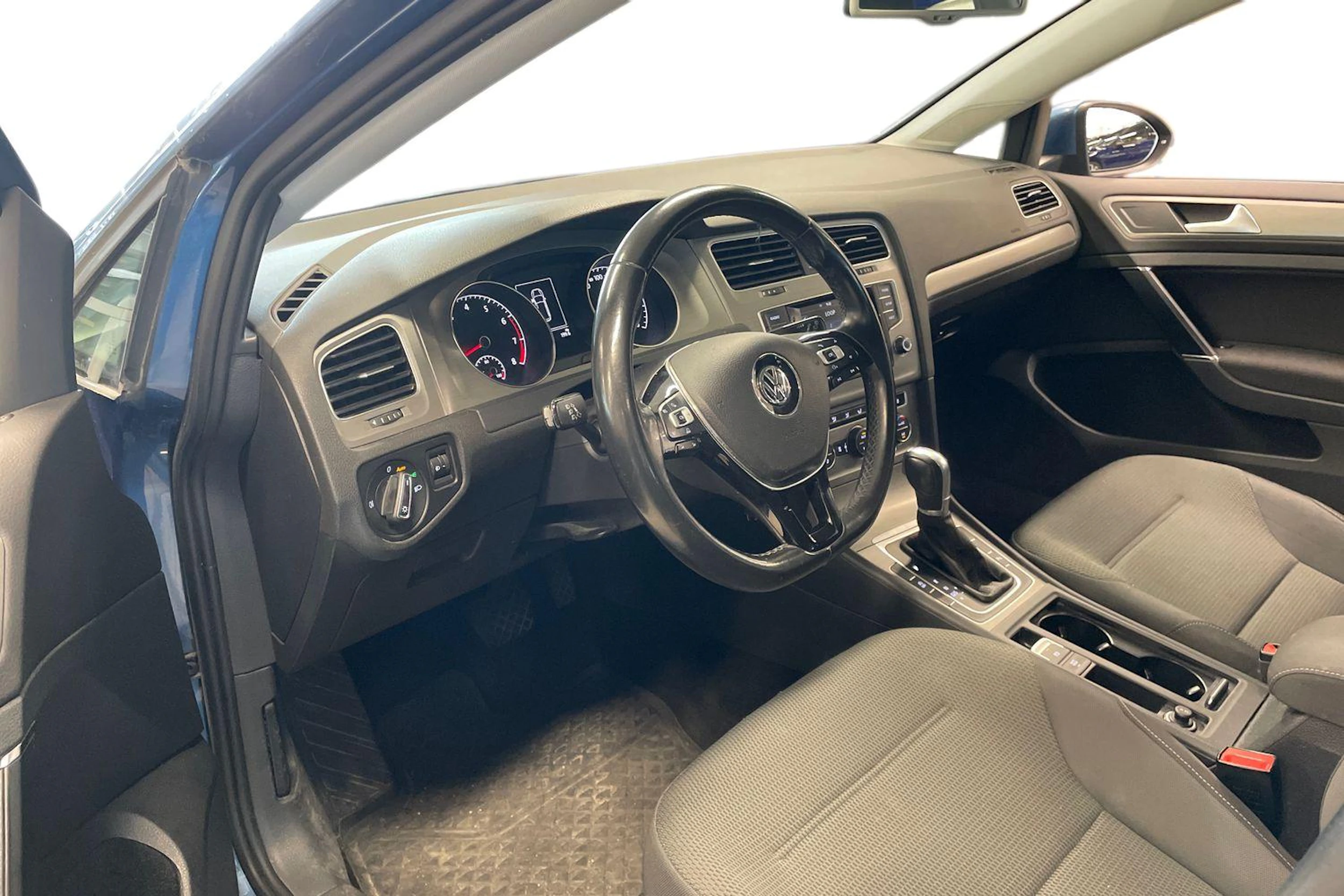 sininen Volkswagen Golf 2016 kuva 3.