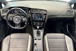 musta Volkswagen Golf 2016 kuva 9.