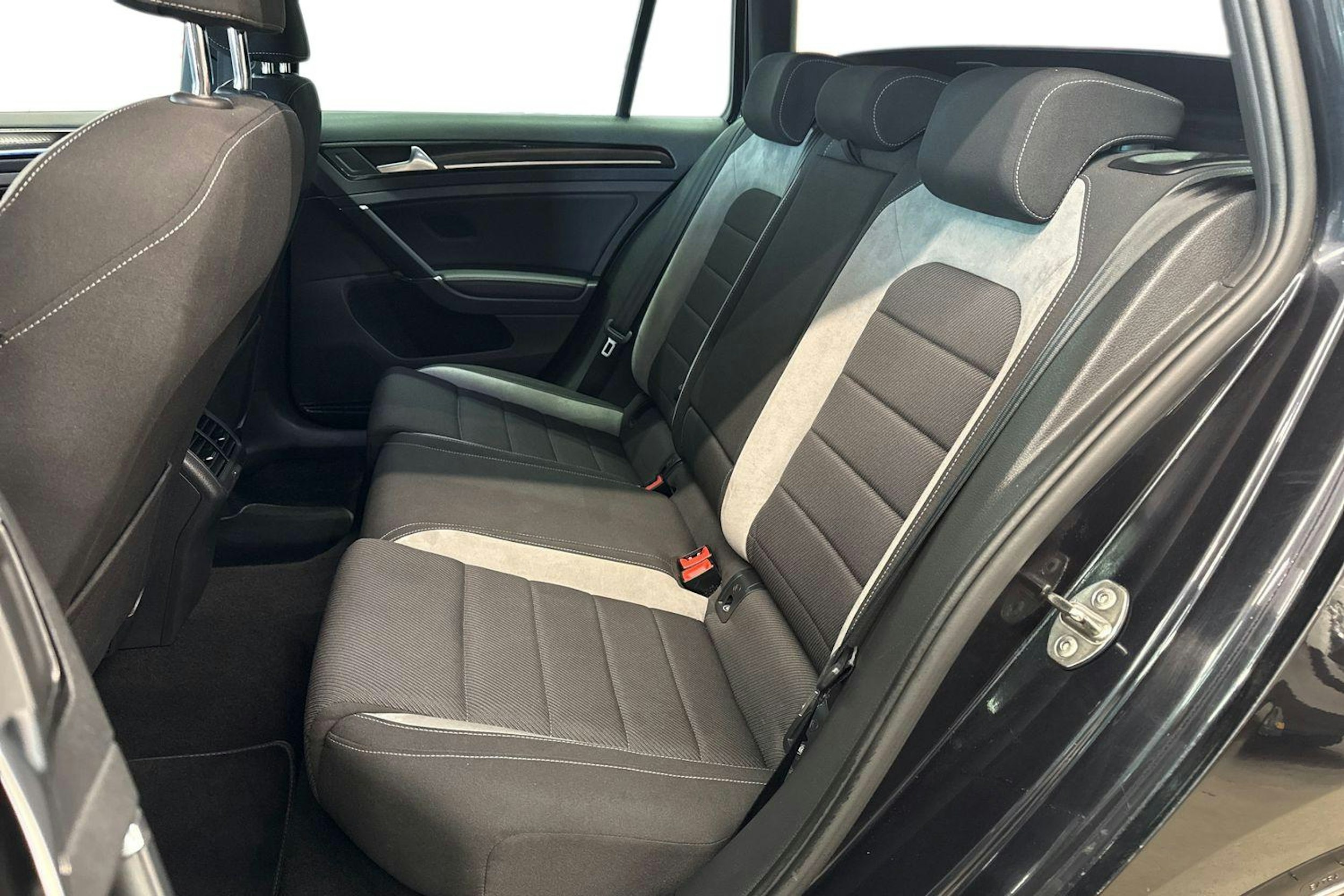 musta Volkswagen Golf 2016 kuva 10.