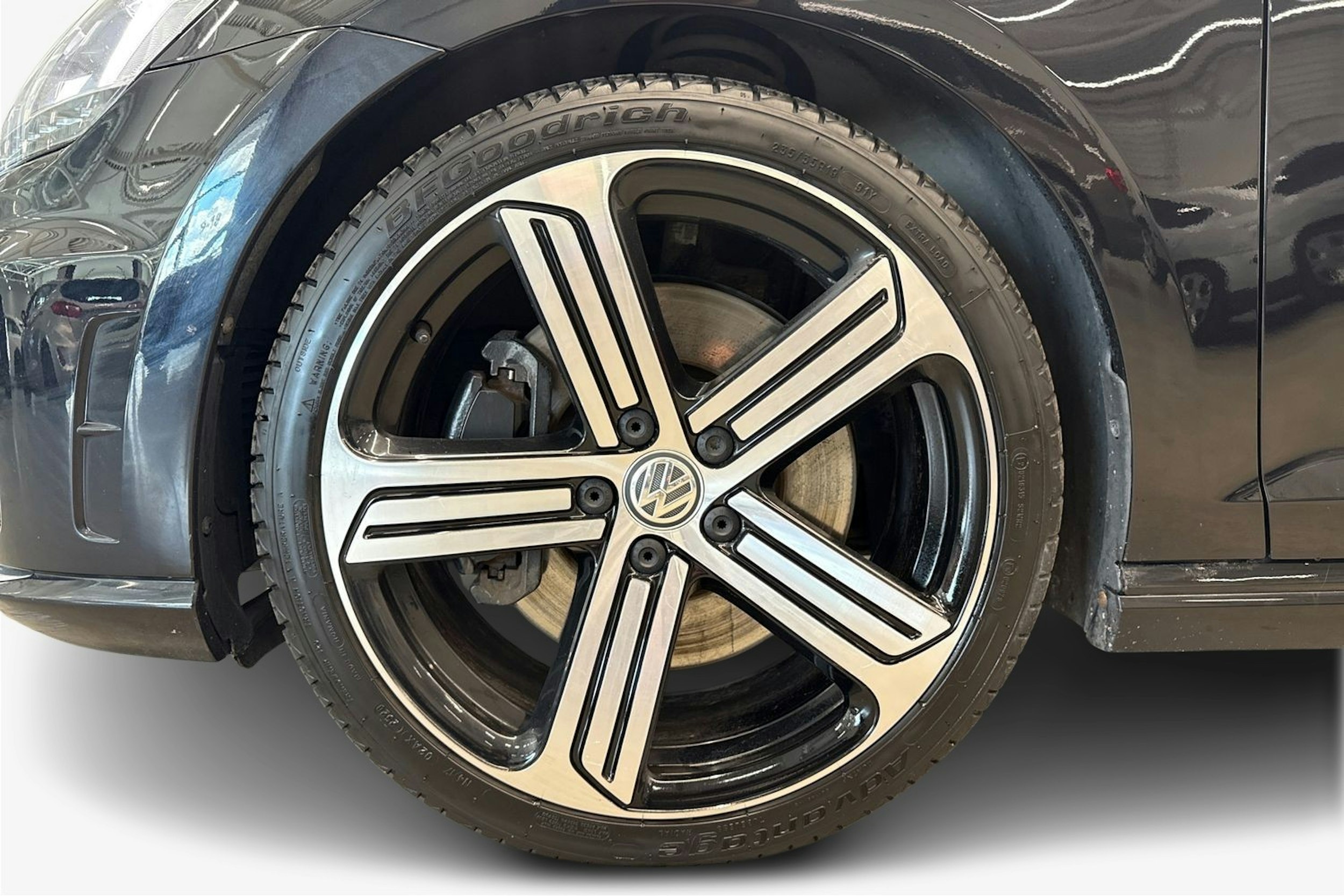 musta Volkswagen Golf 2016 kuva 11.