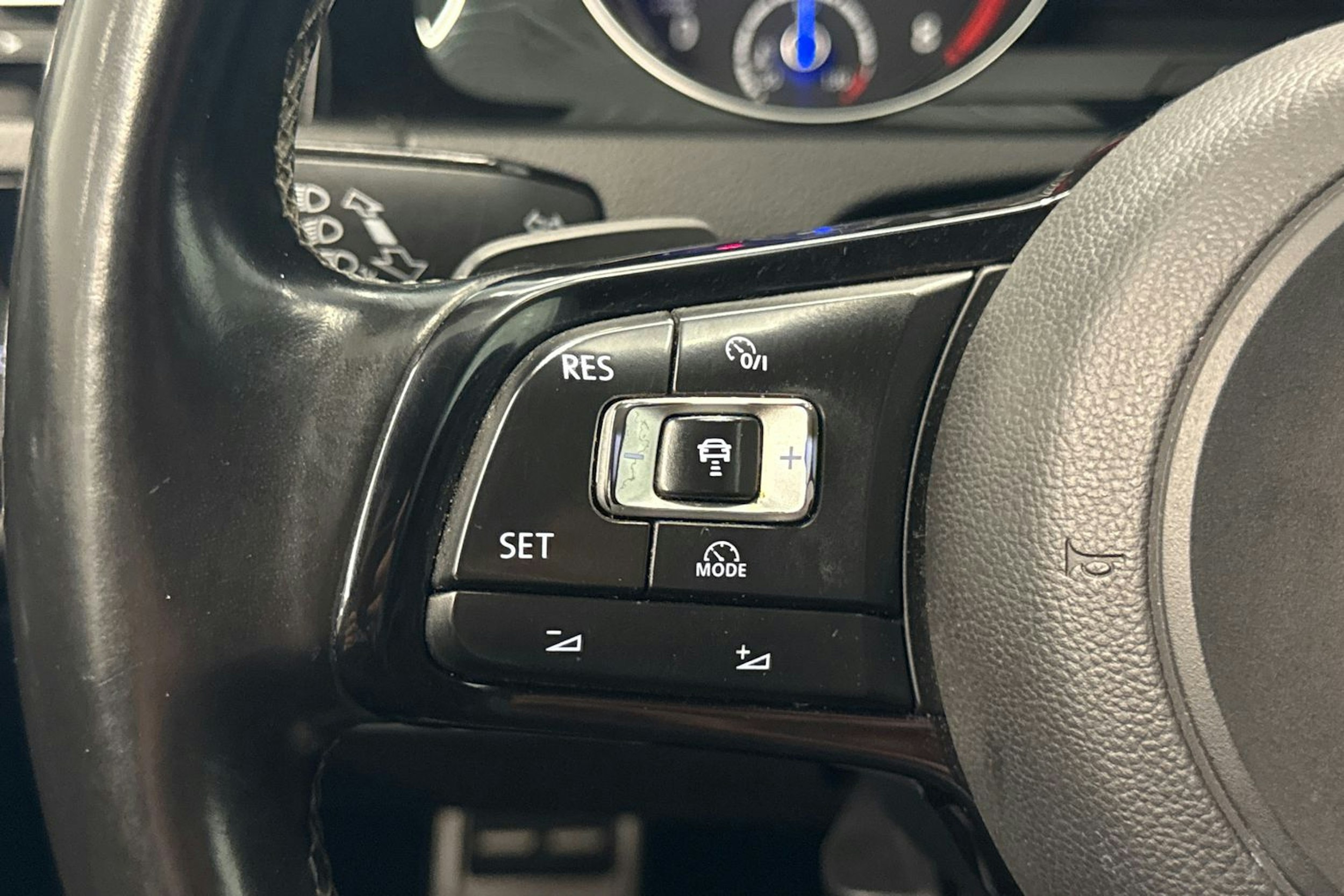 musta Volkswagen Golf 2016 kuva 15.