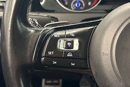 musta Volkswagen Golf 2016 kuva 15.