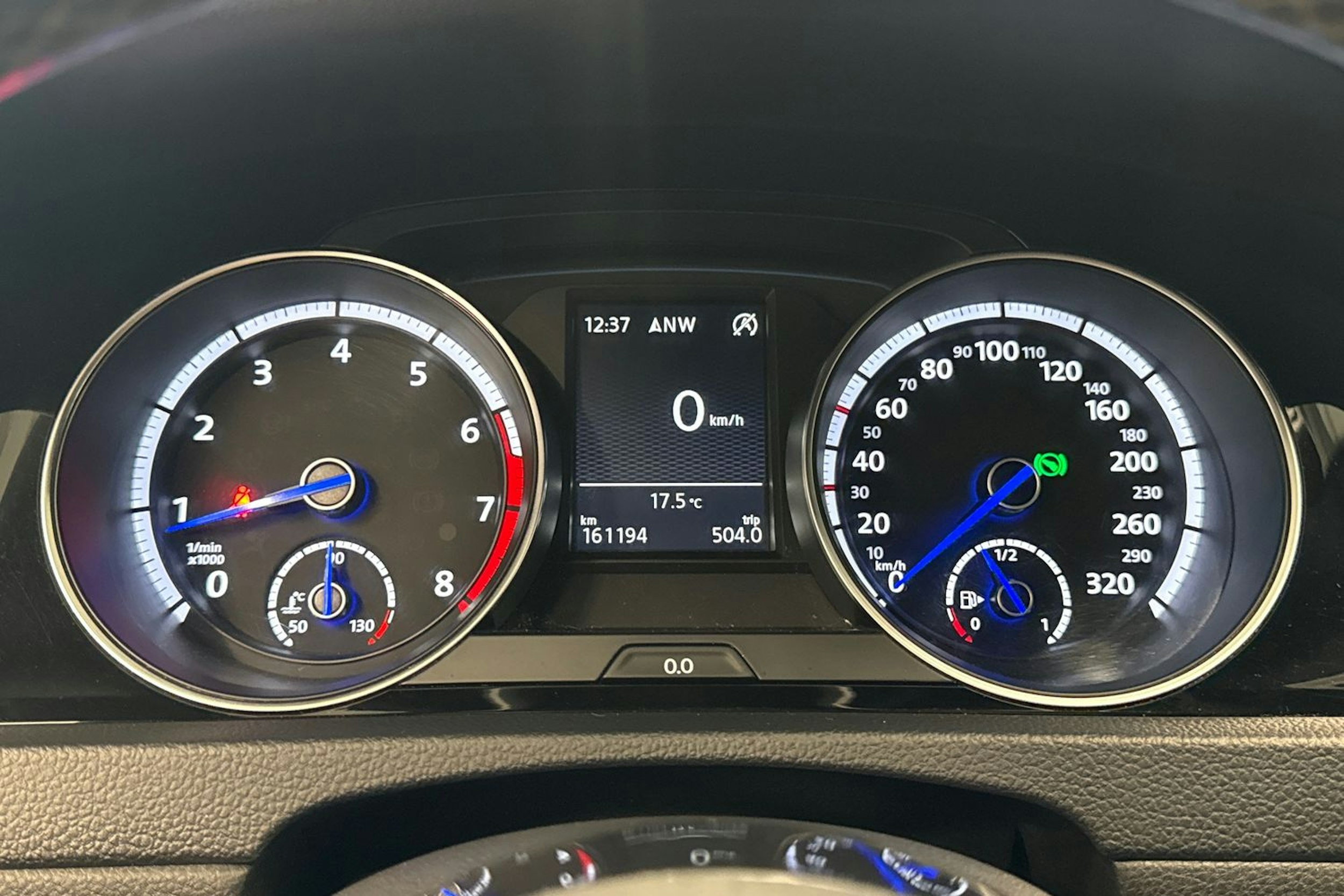 musta Volkswagen Golf 2016 kuva 17.