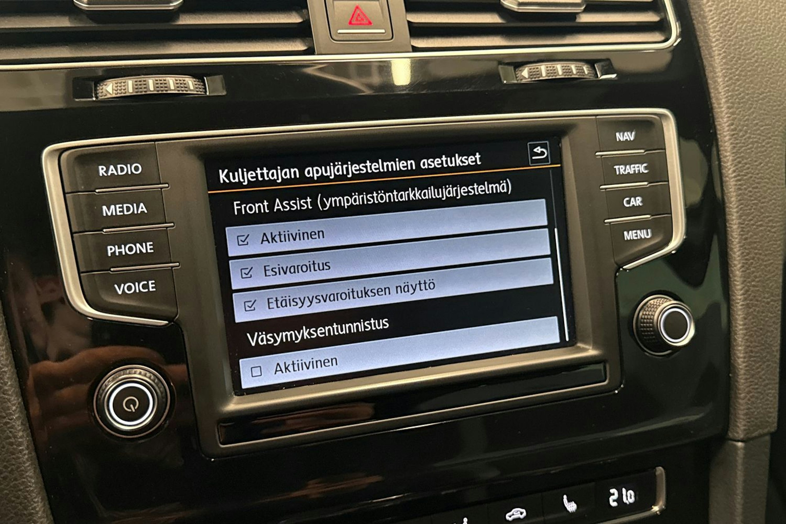 musta Volkswagen Golf 2016 kuva 22.