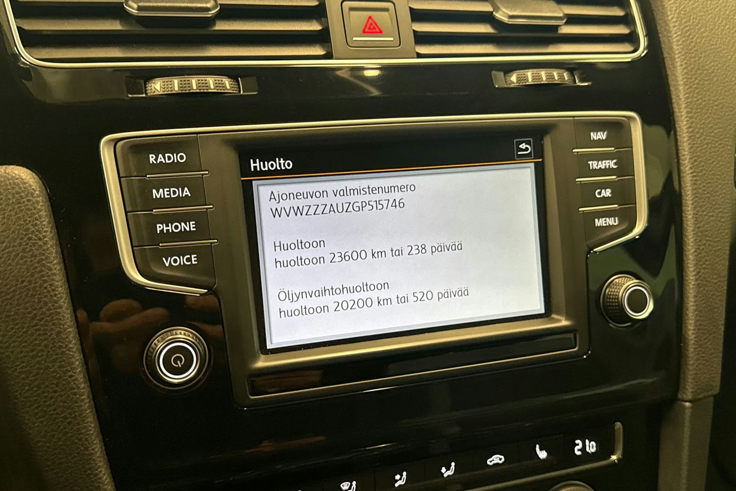 musta Volkswagen Golf 2016 kuva 23.