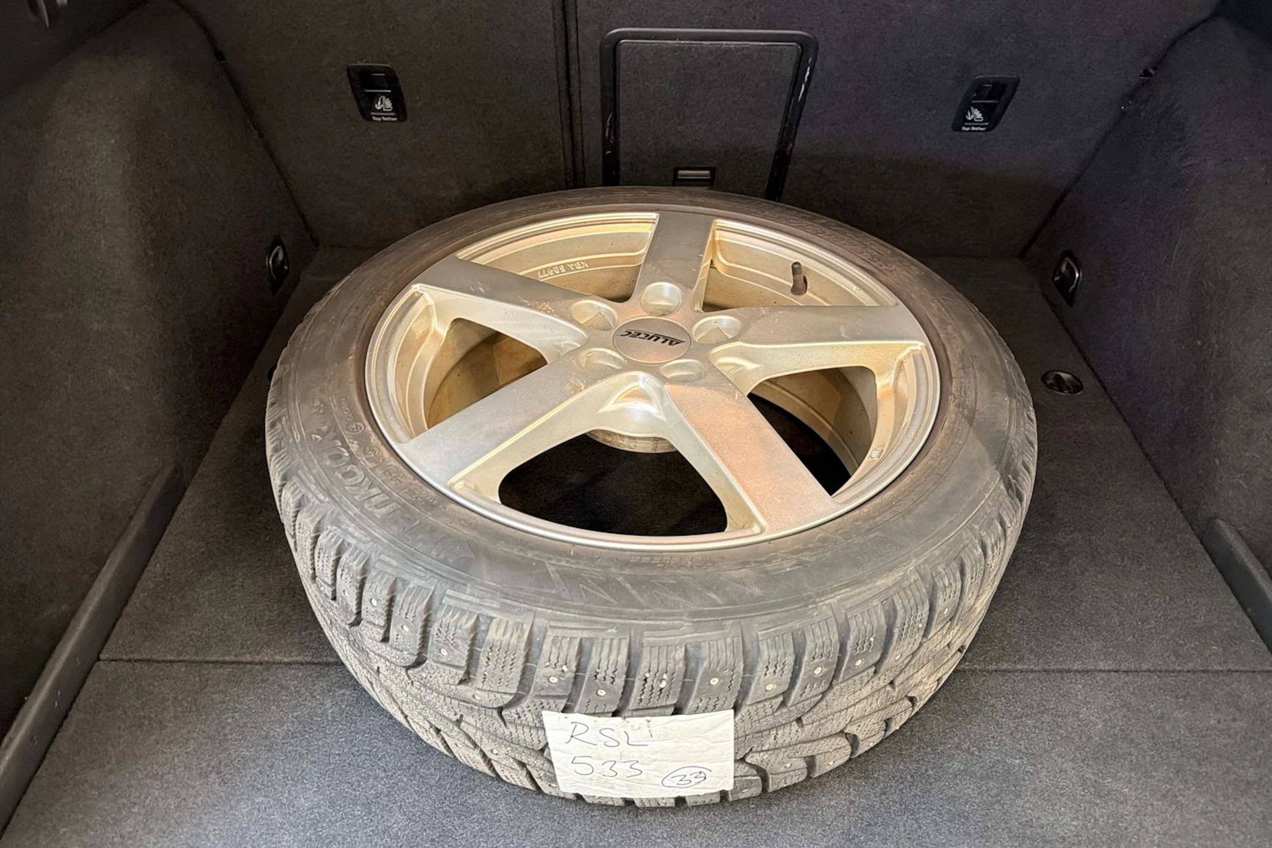 punainen Volkswagen Golf 2016 kuva 10.