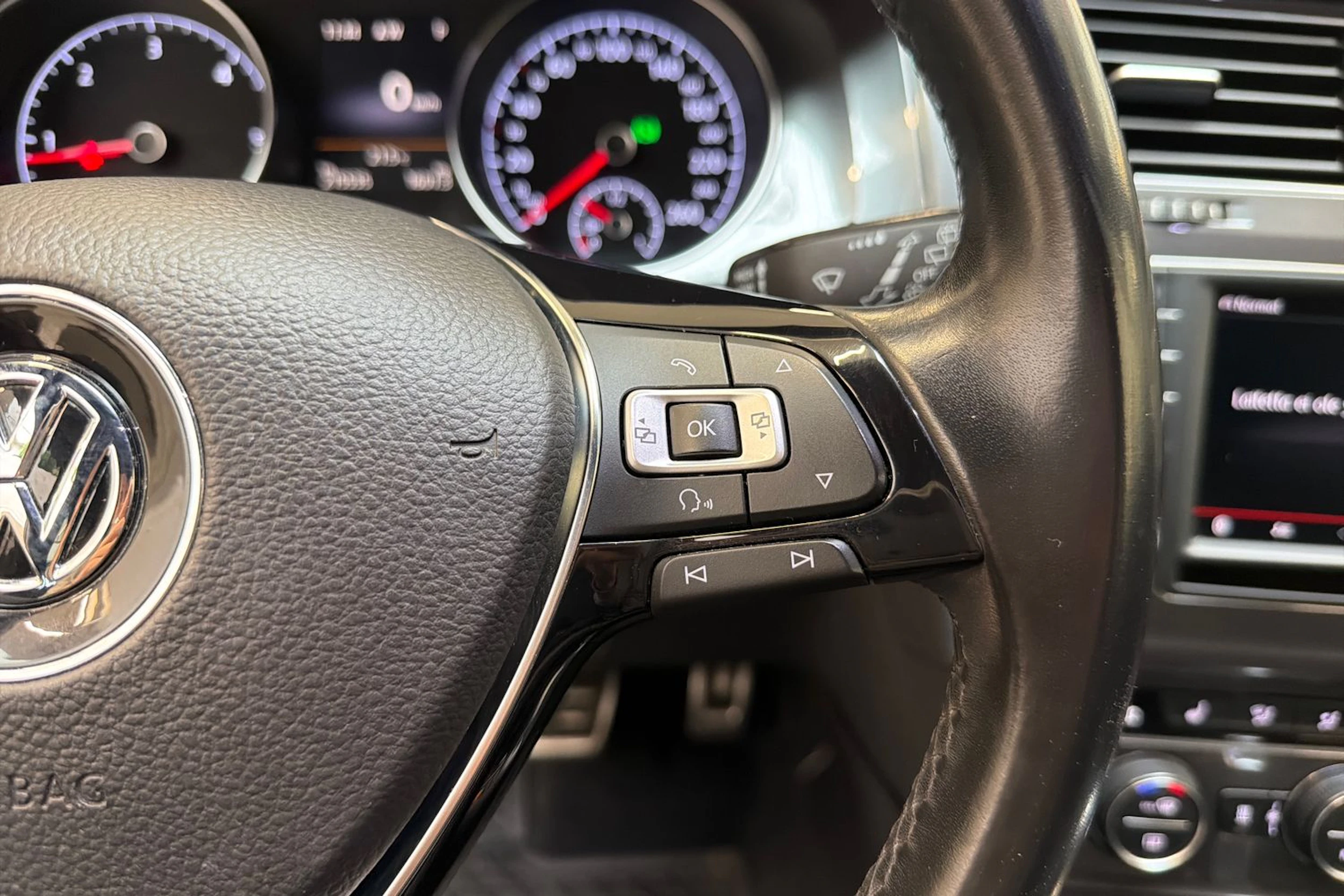 punainen Volkswagen Golf 2016 kuva 13.