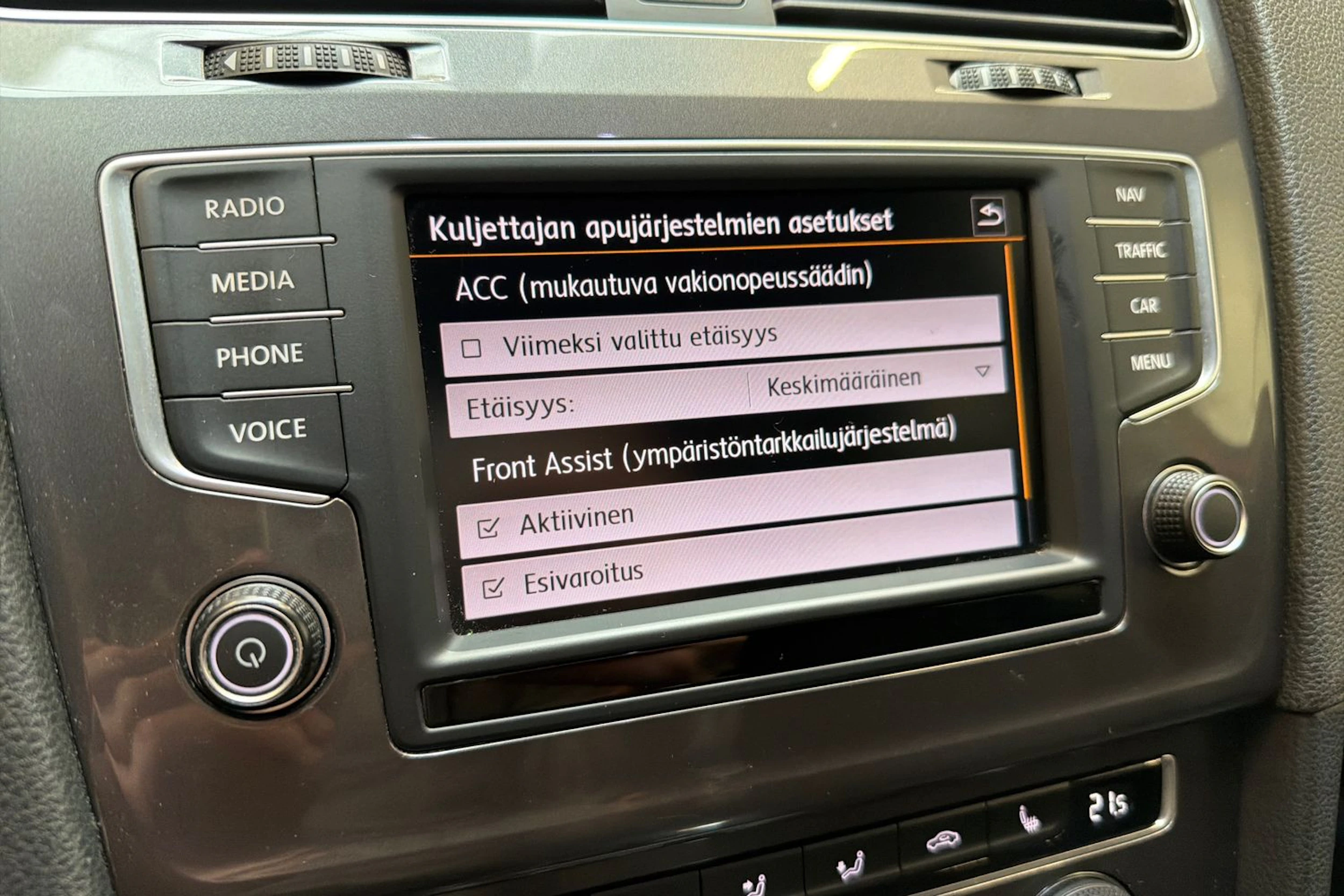 punainen Volkswagen Golf 2016 kuva 17.