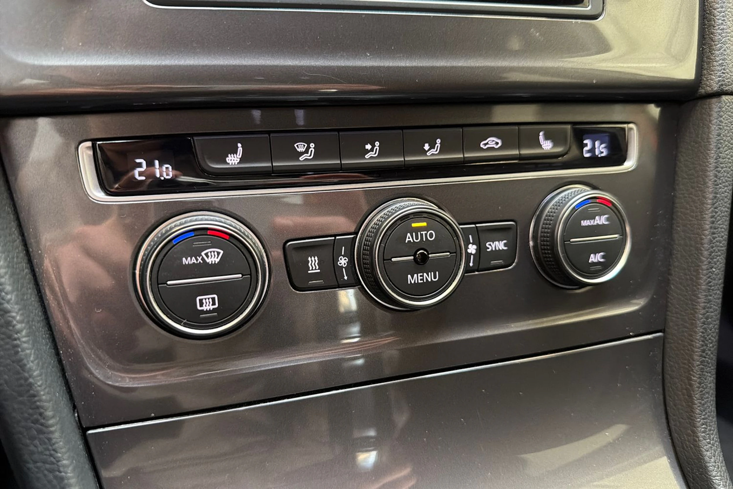 punainen Volkswagen Golf 2016 kuva 19.