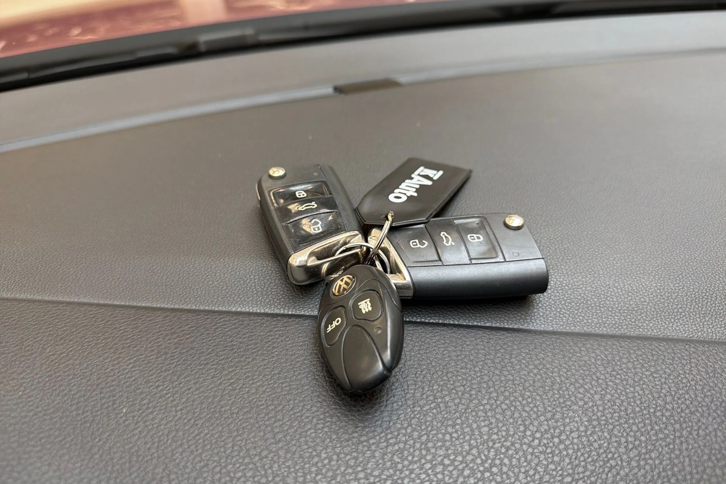 punainen Volkswagen Golf 2016 kuva 21.